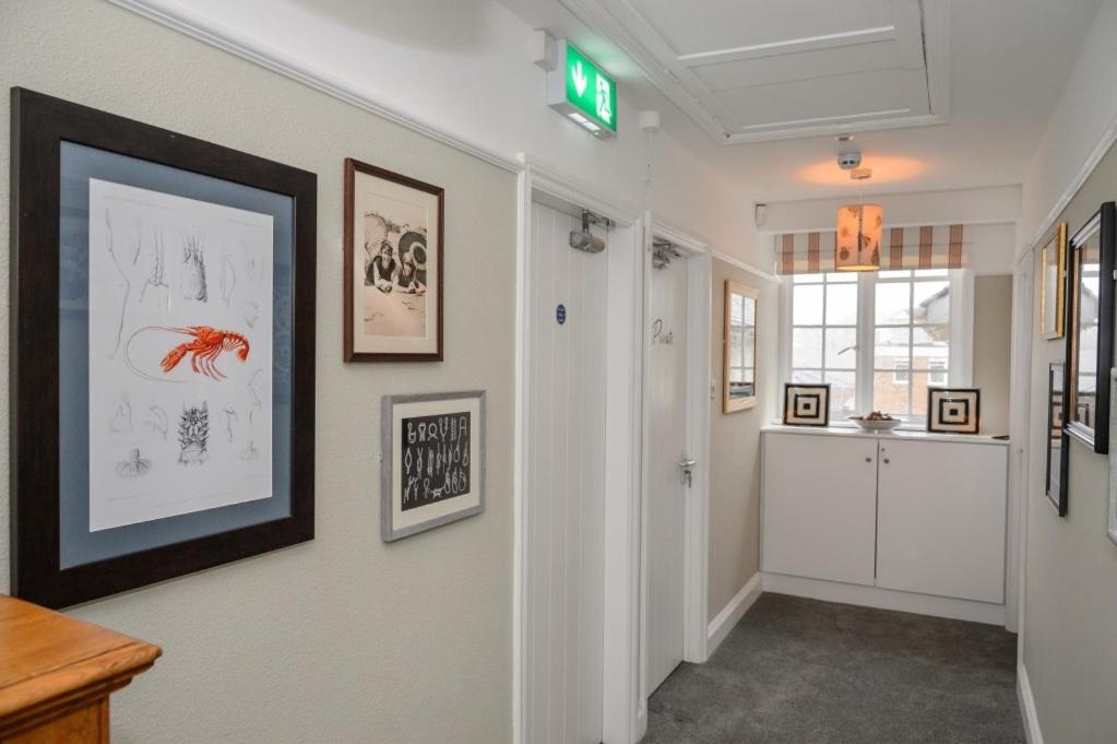 Standard Twin Room - Photo 9