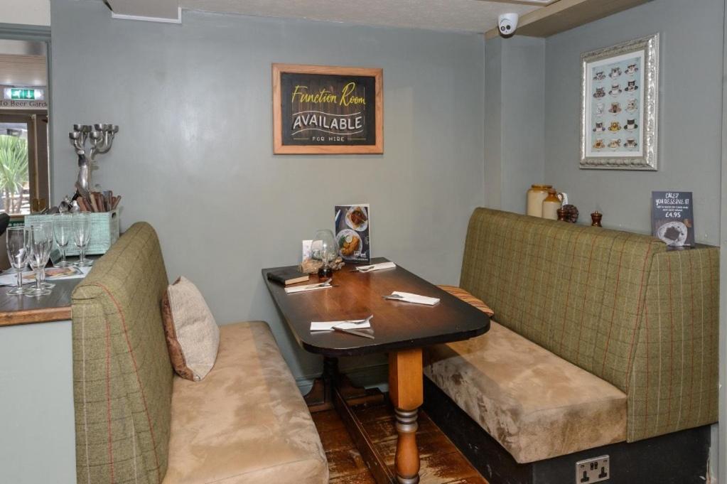 Standard Twin Room - Photo 11