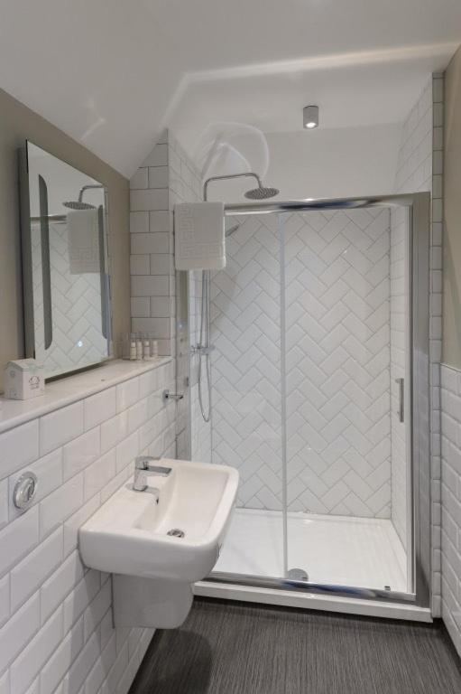 Standard Twin Room - Photo 13