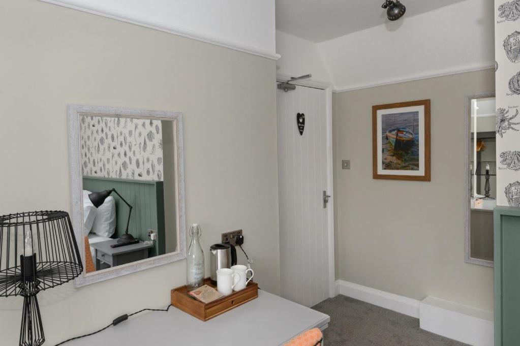 Standard Twin Room - Photo 14