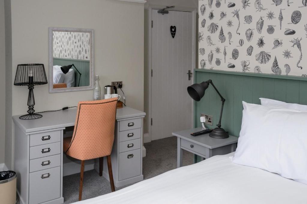 Standard Twin Room - Photo 18