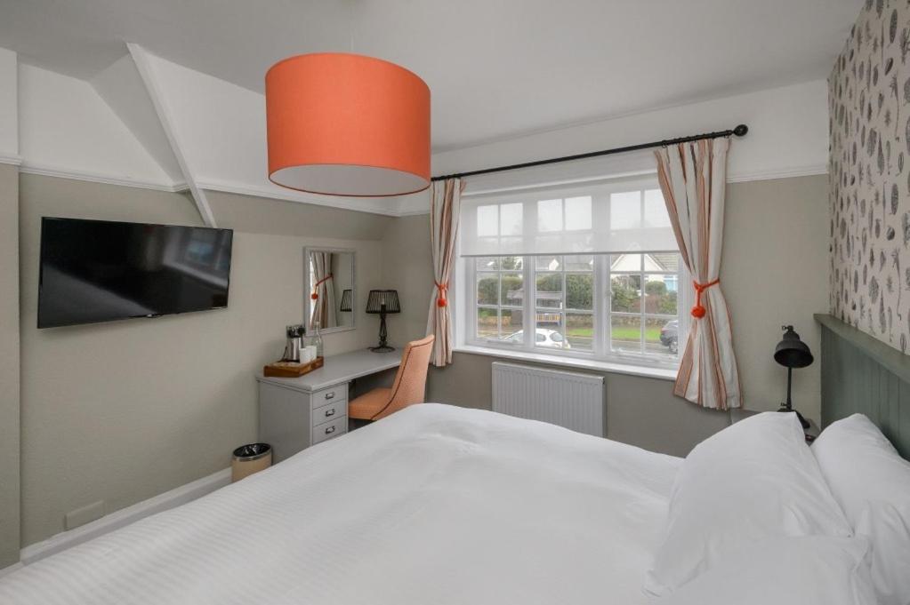 Standard Twin Room - Photo 21