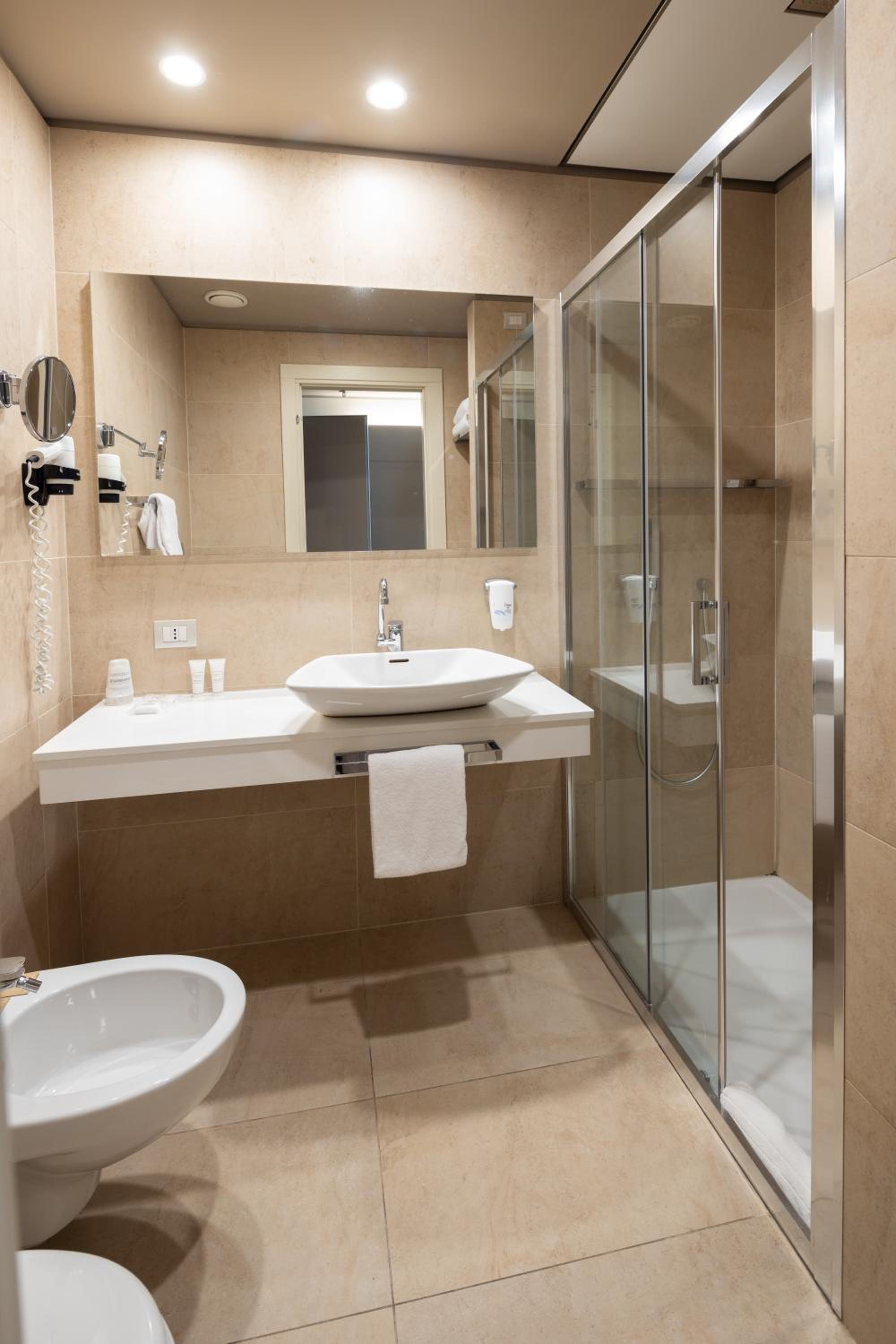 Small Double Room - Photo 4