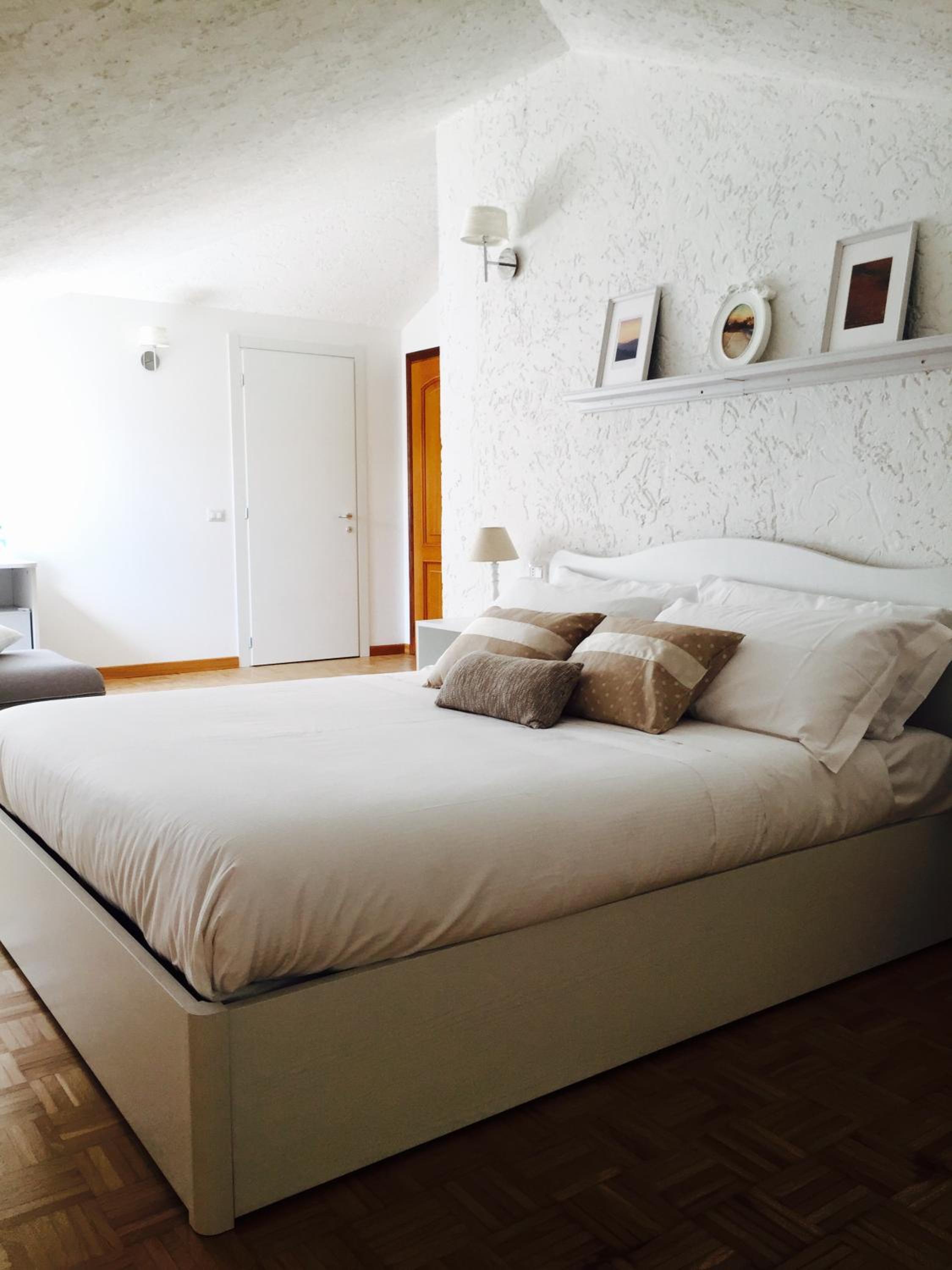 Double Room with Private Bathroom - Photo 2