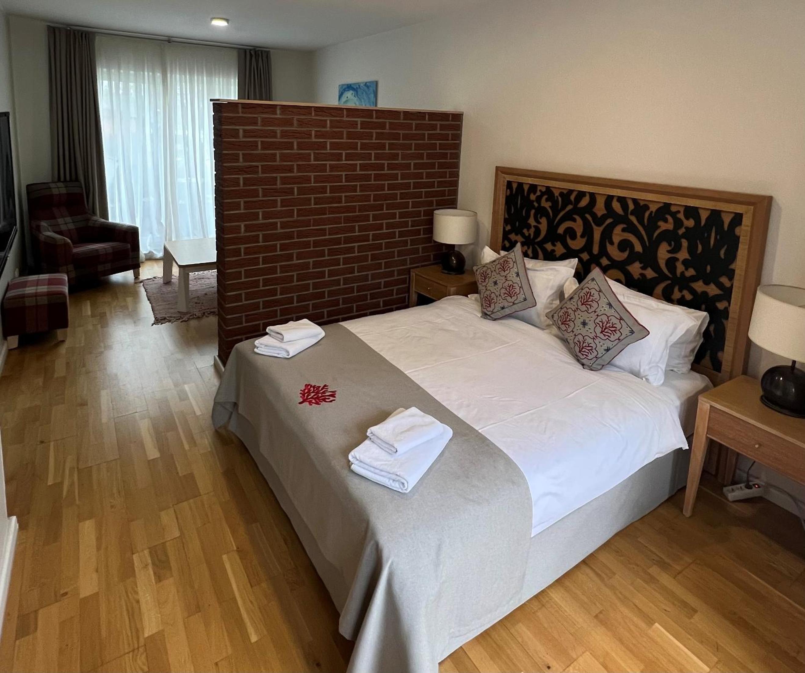 Deluxe Double Room with Balcony photo 1