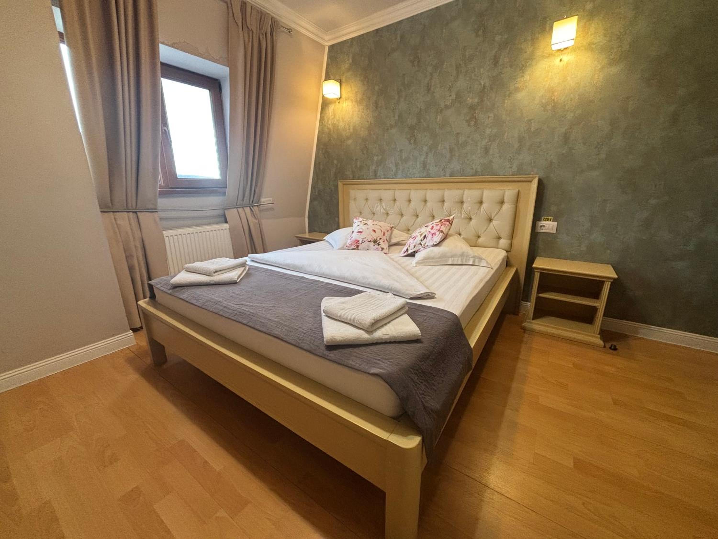 Double Room - Photo 9