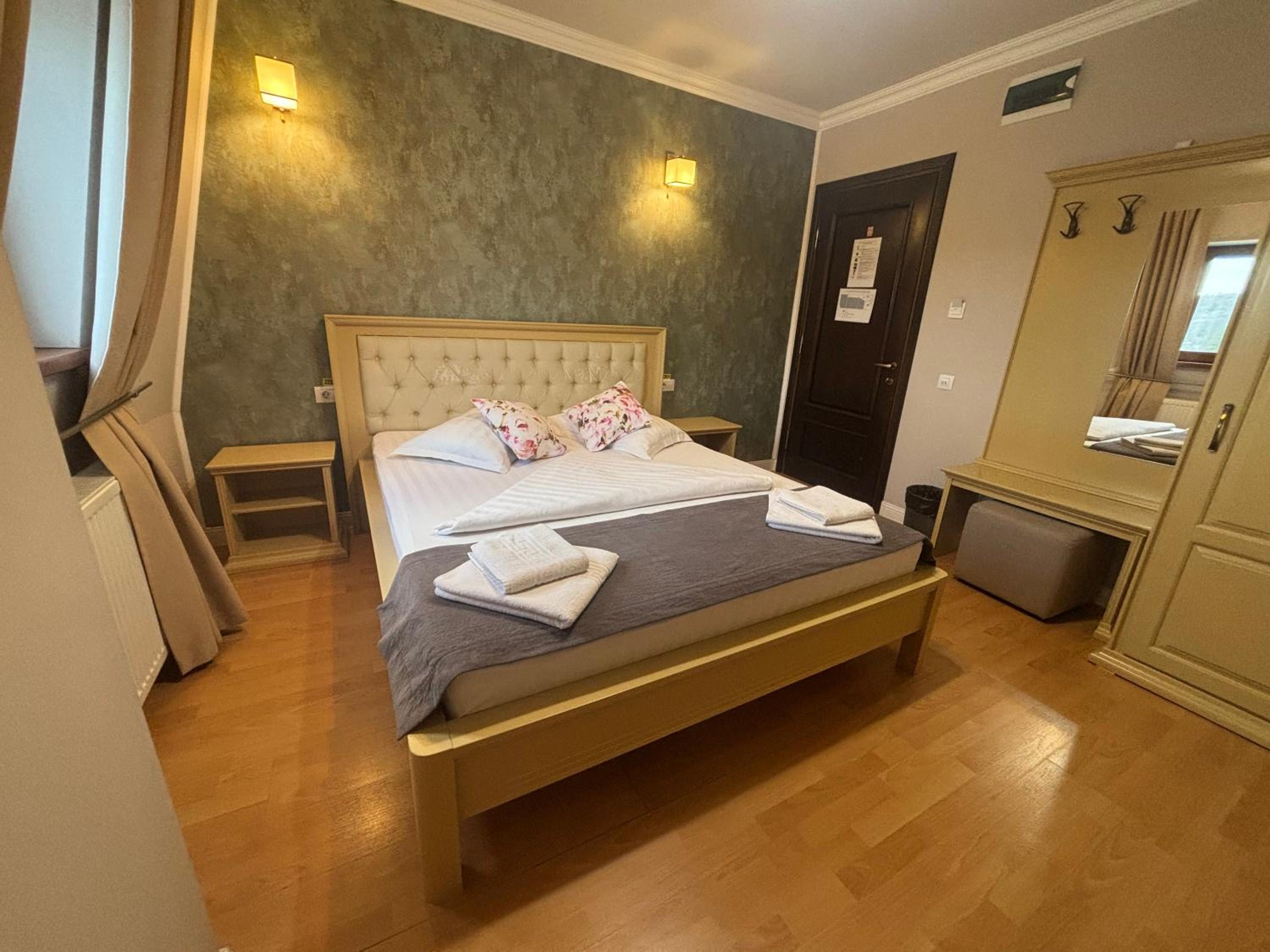 Double Room - Photo 1