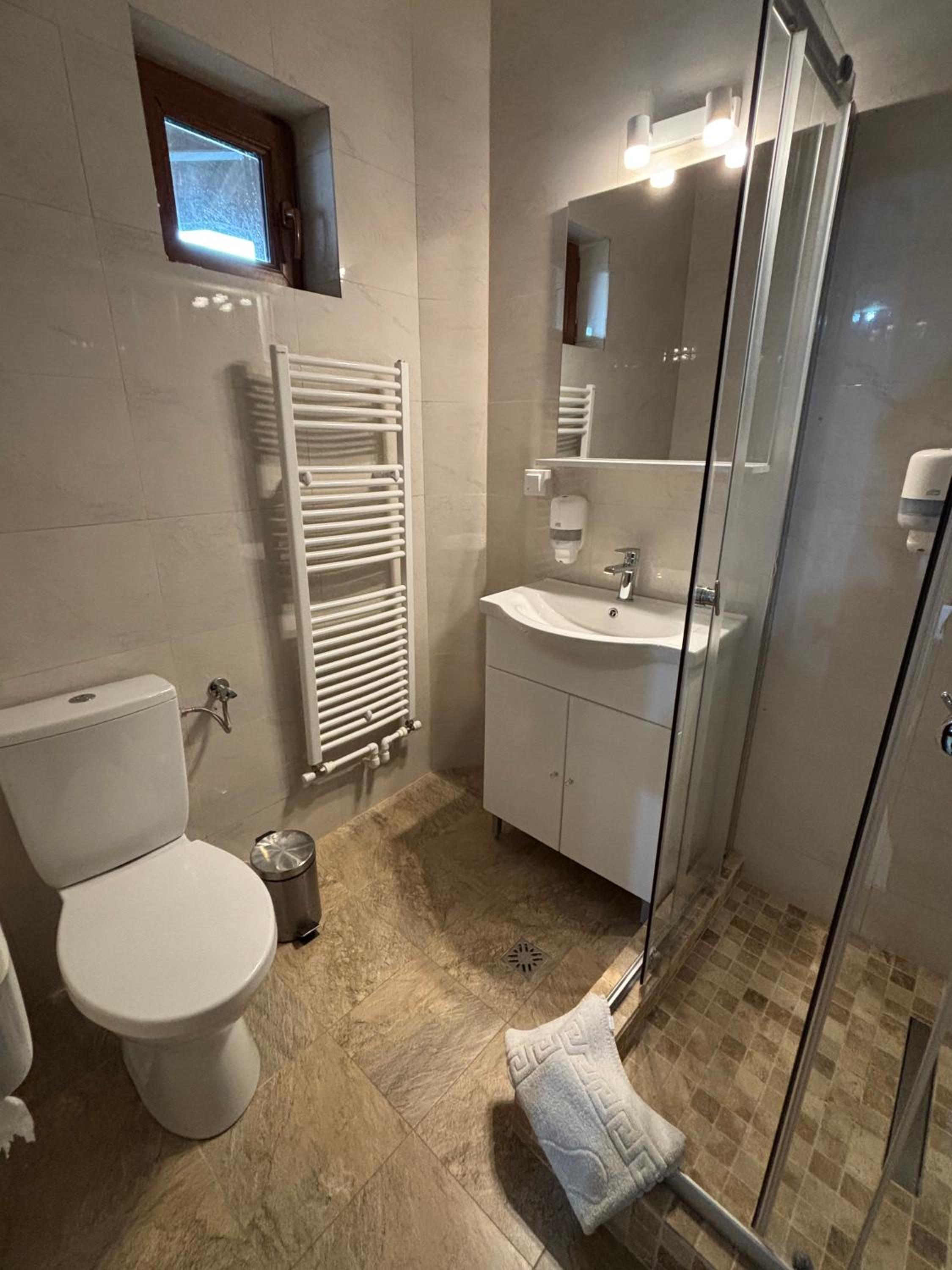 Double Room - Photo 2