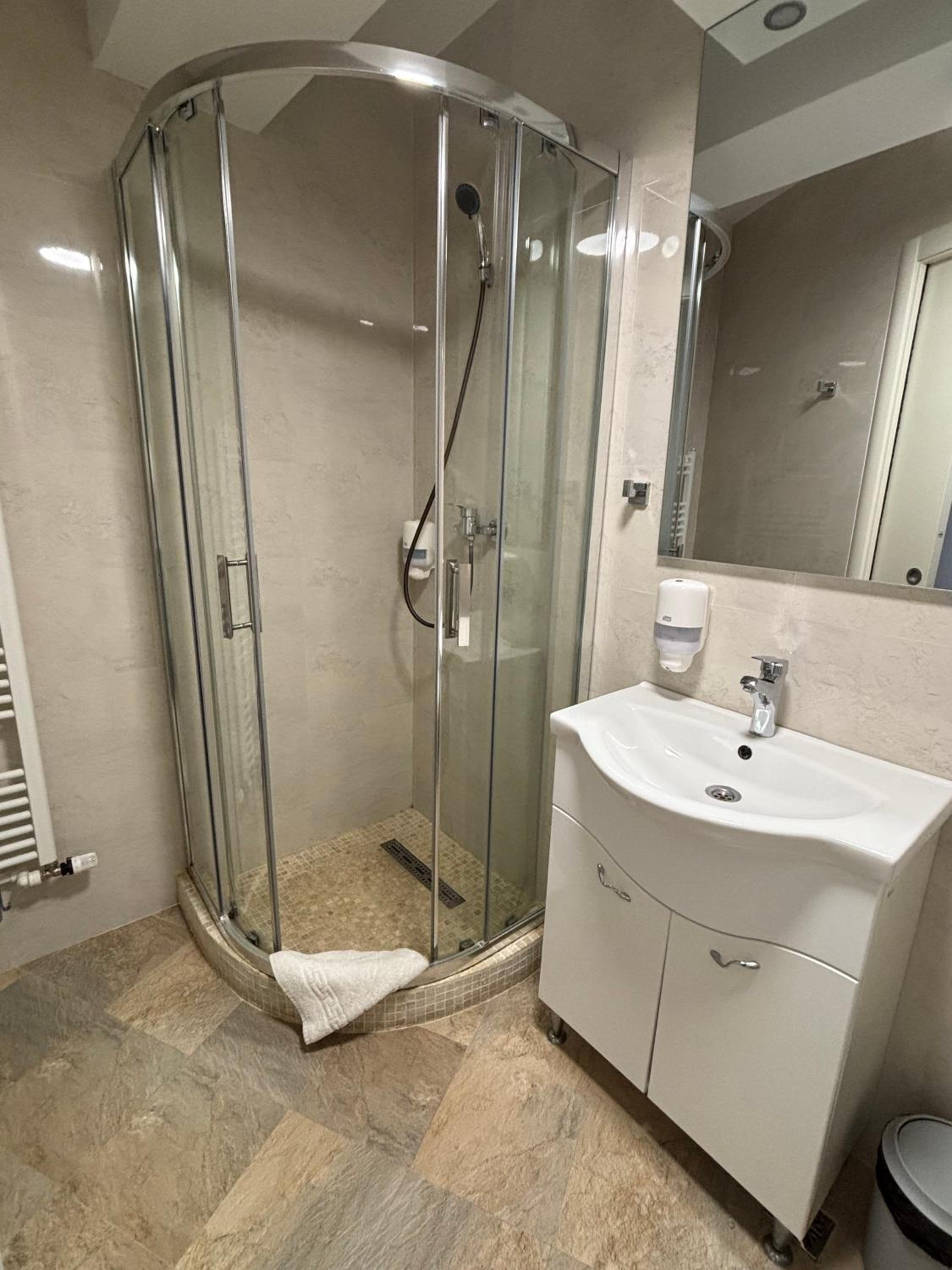 Double Room - Photo 3