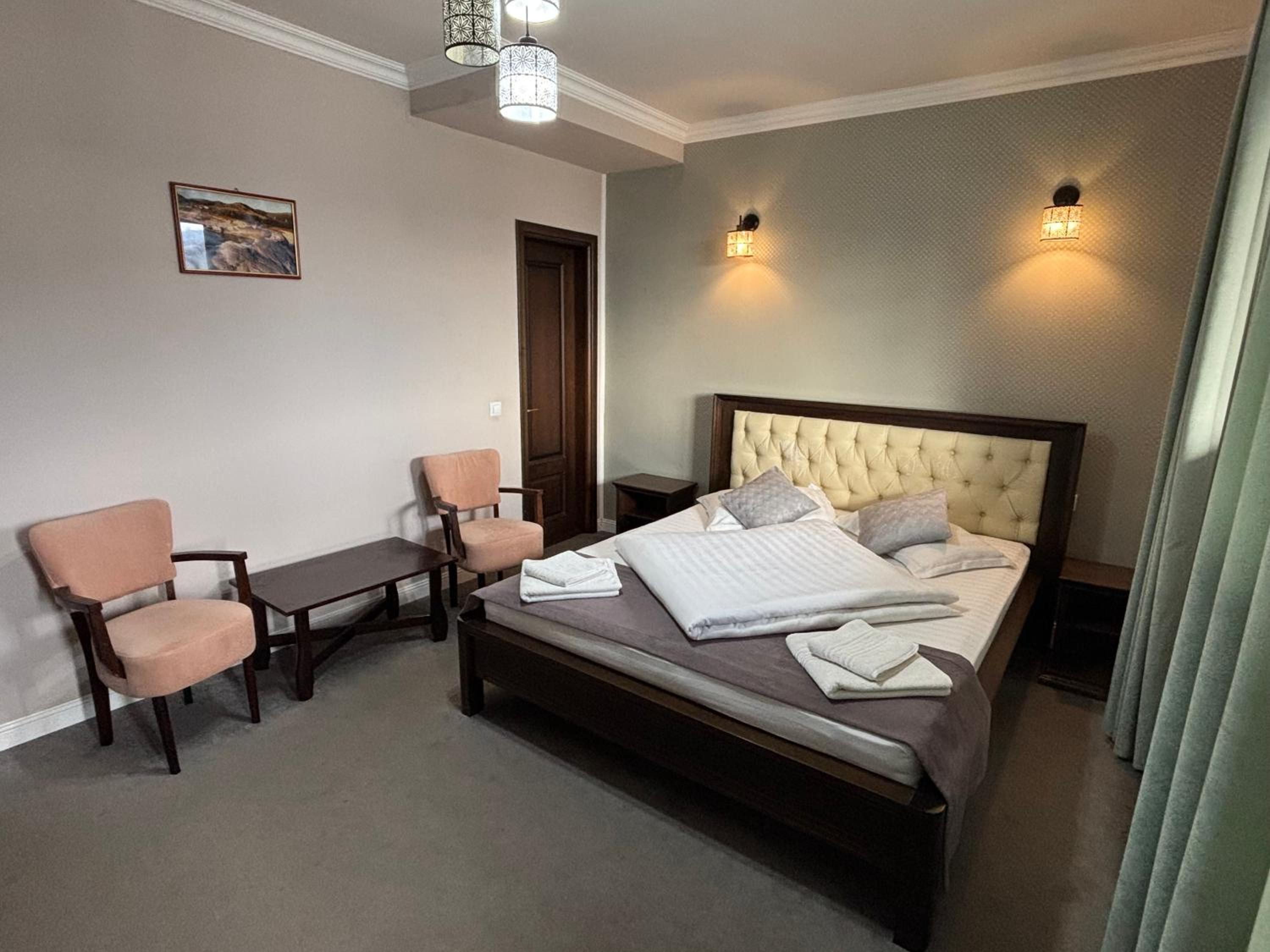 Double Room - Photo 4