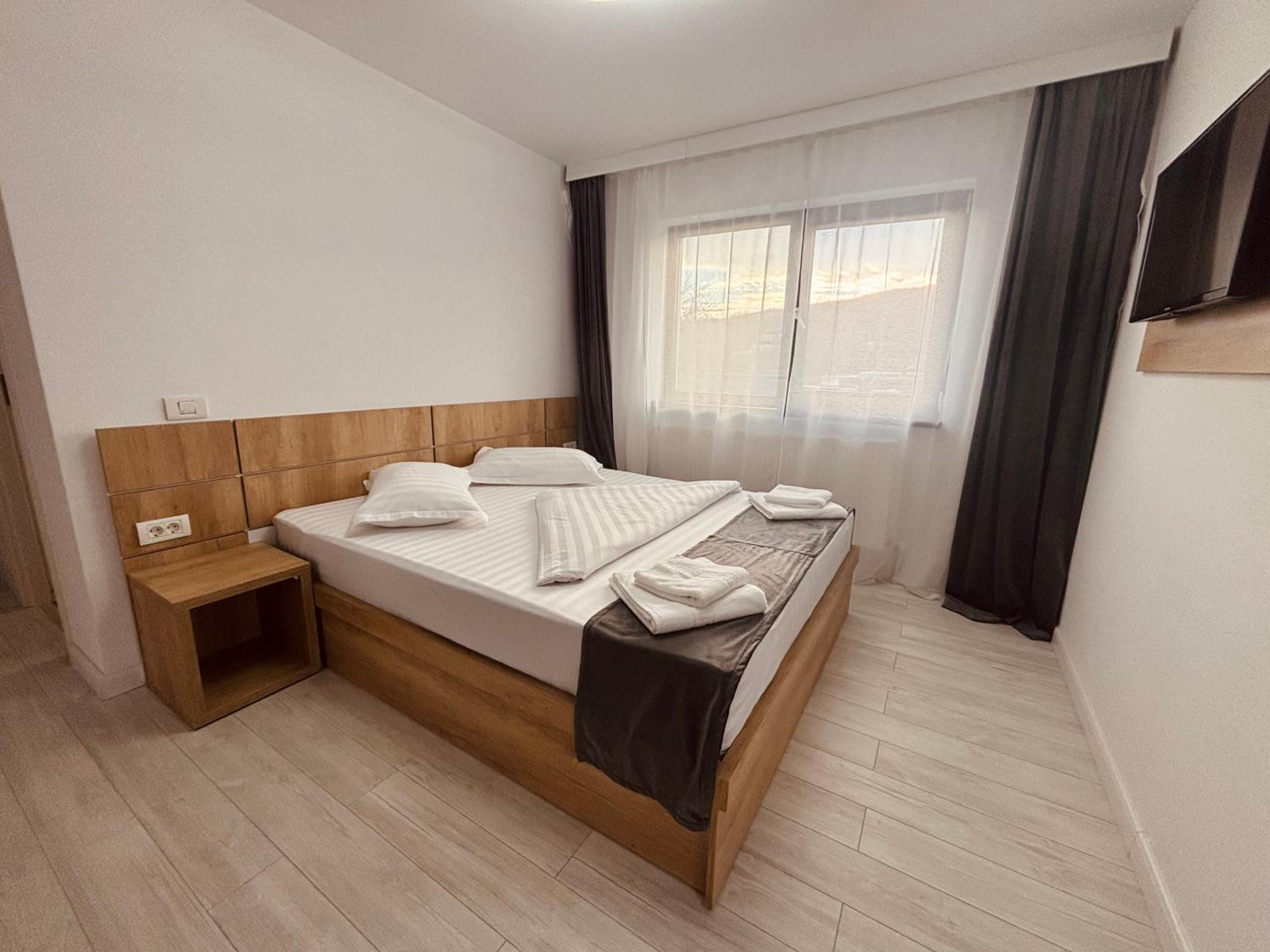 Double Room - Photo 5