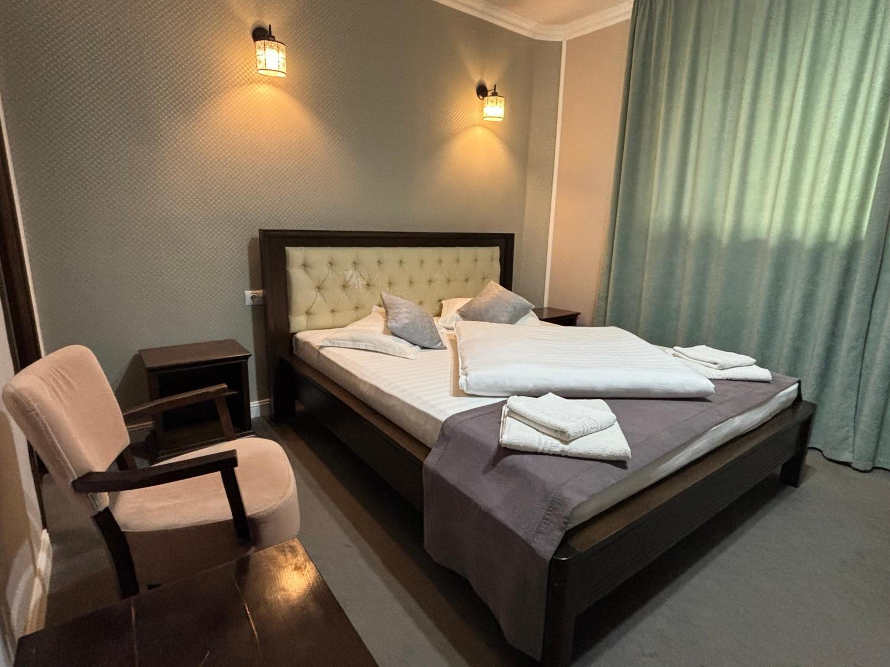 Double Room - Photo 6
