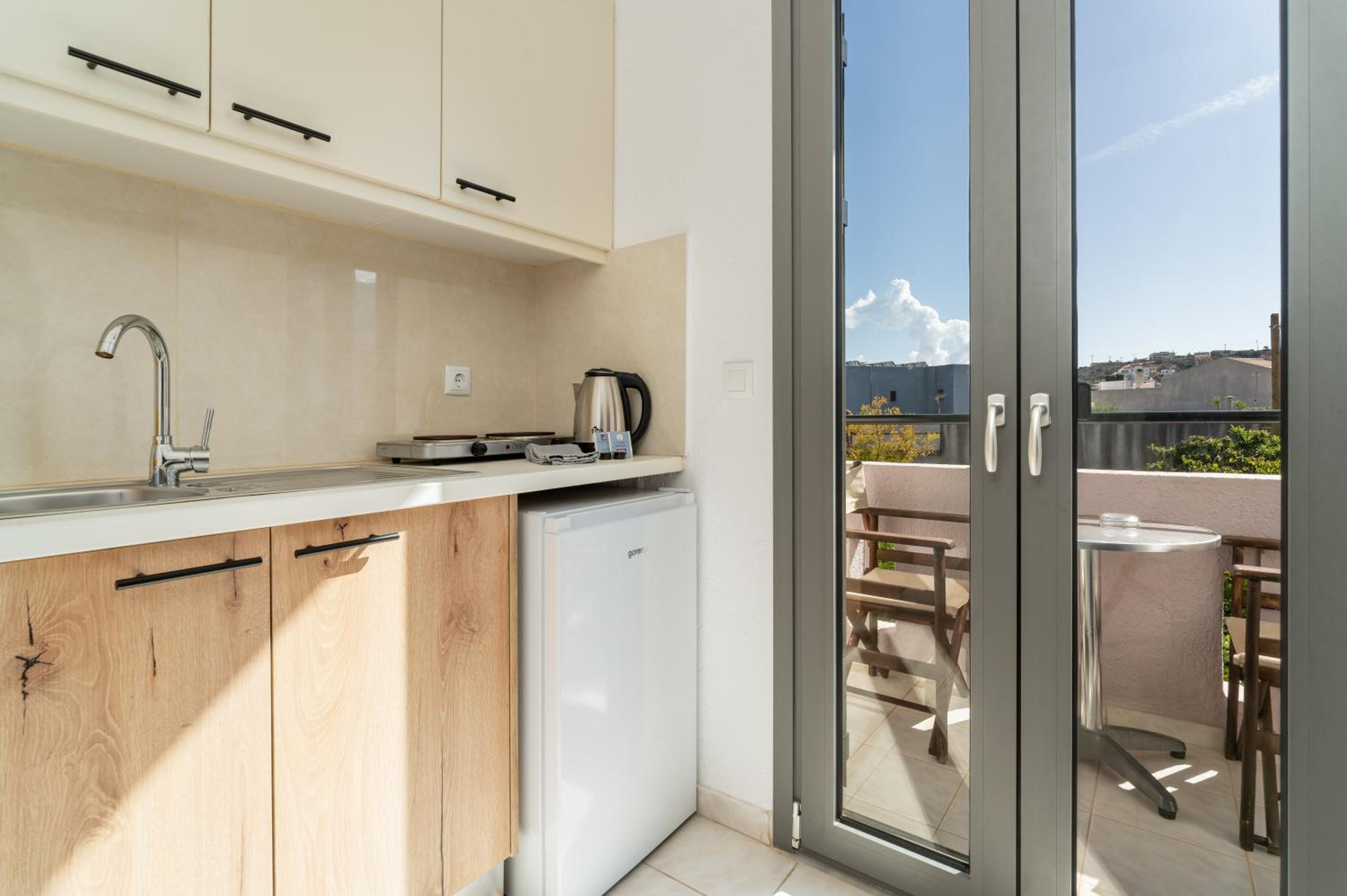 Studio Apartment - Photo 1