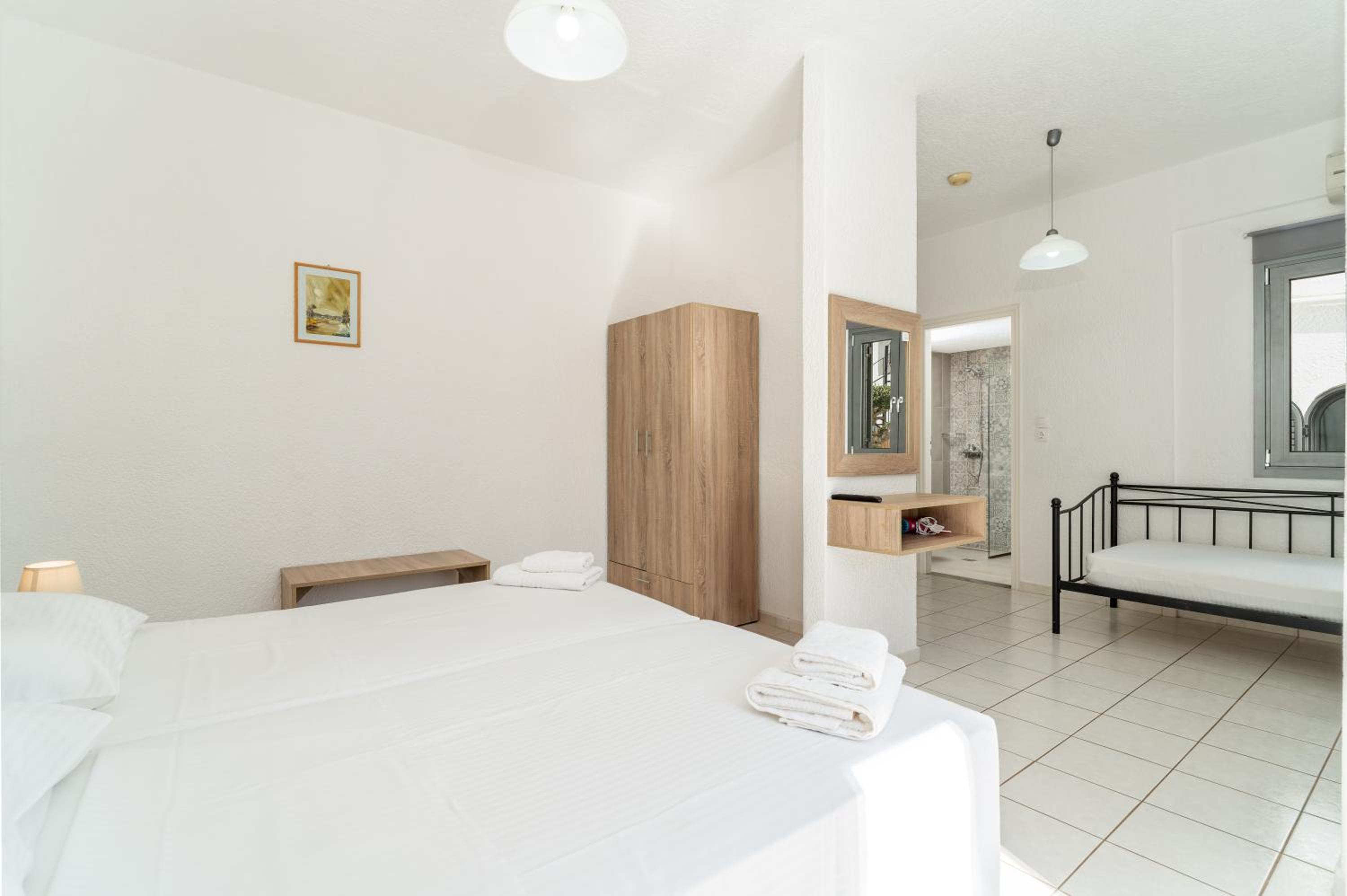 Studio Apartment - Photo 7