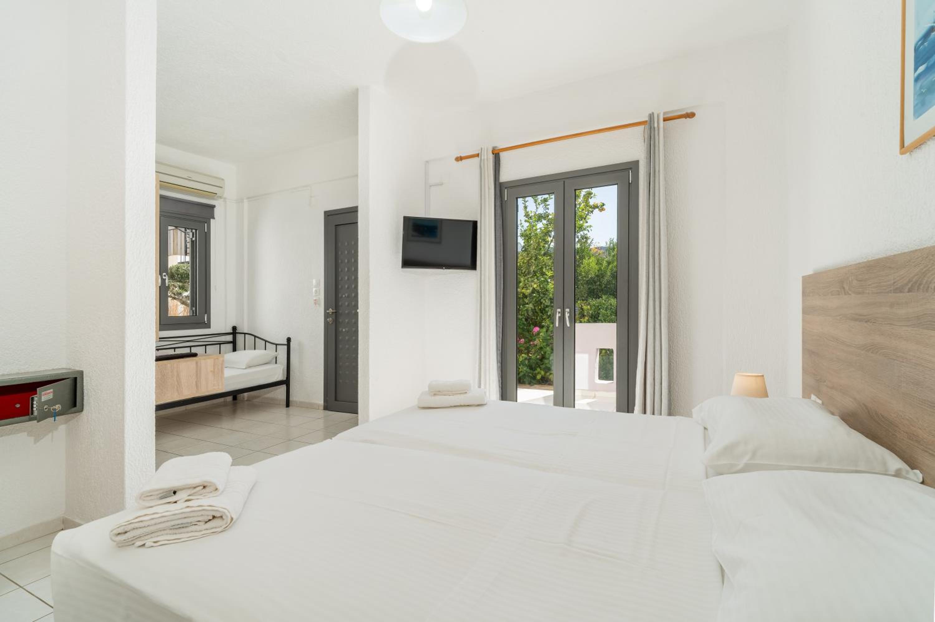 Studio Apartment - Photo 5