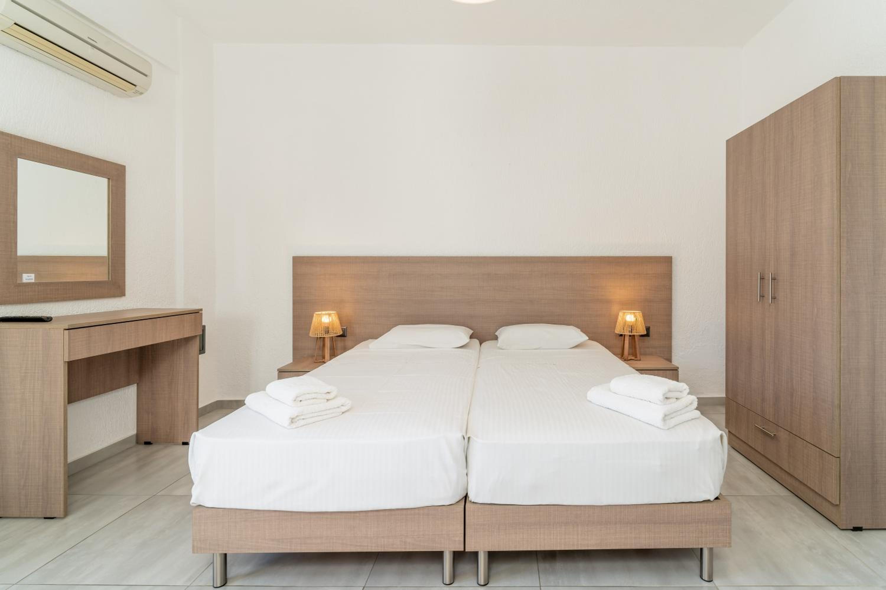 Twin Room with View - Photo 1