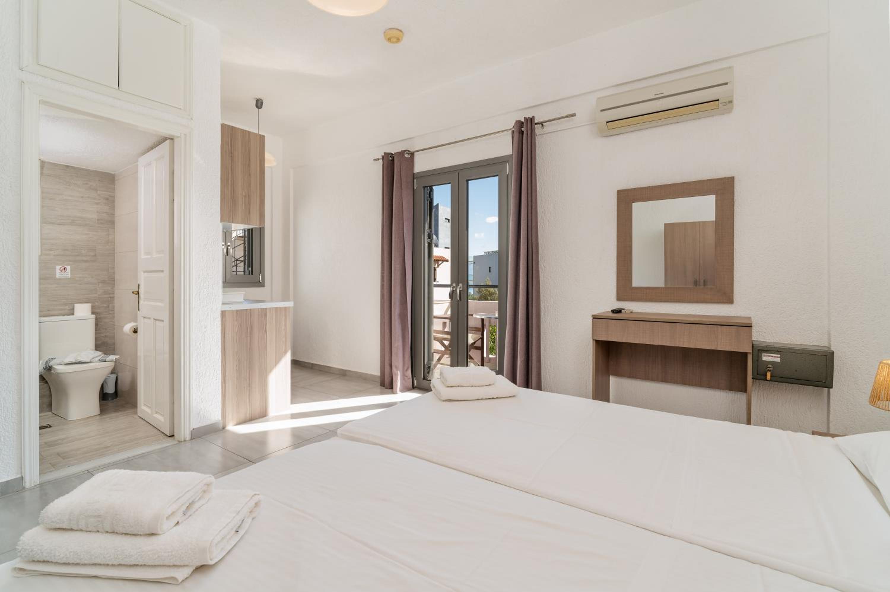 Twin Room with View - Photo 5