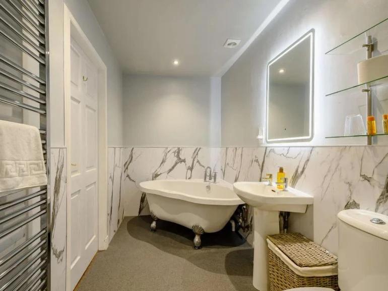 Two-Bedroom Cottage photo 2