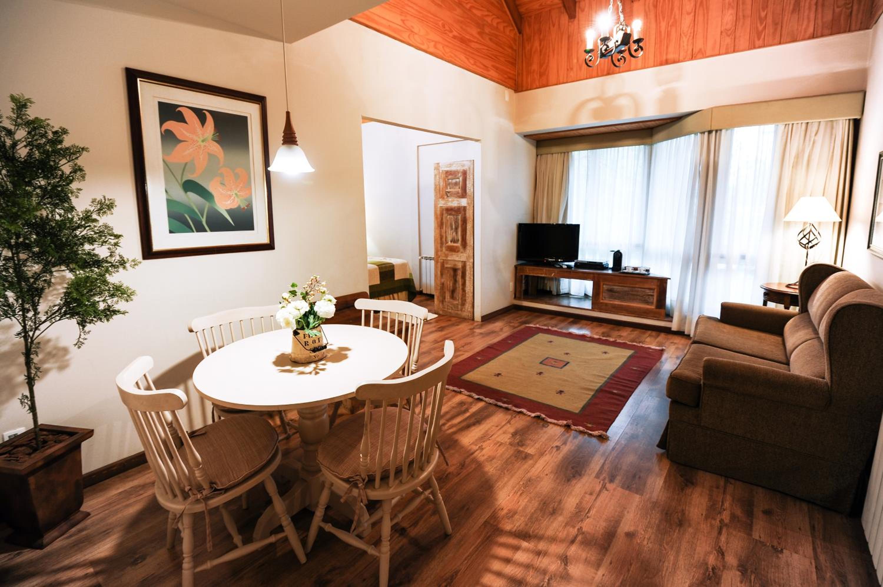 Deluxe Suite photo 2