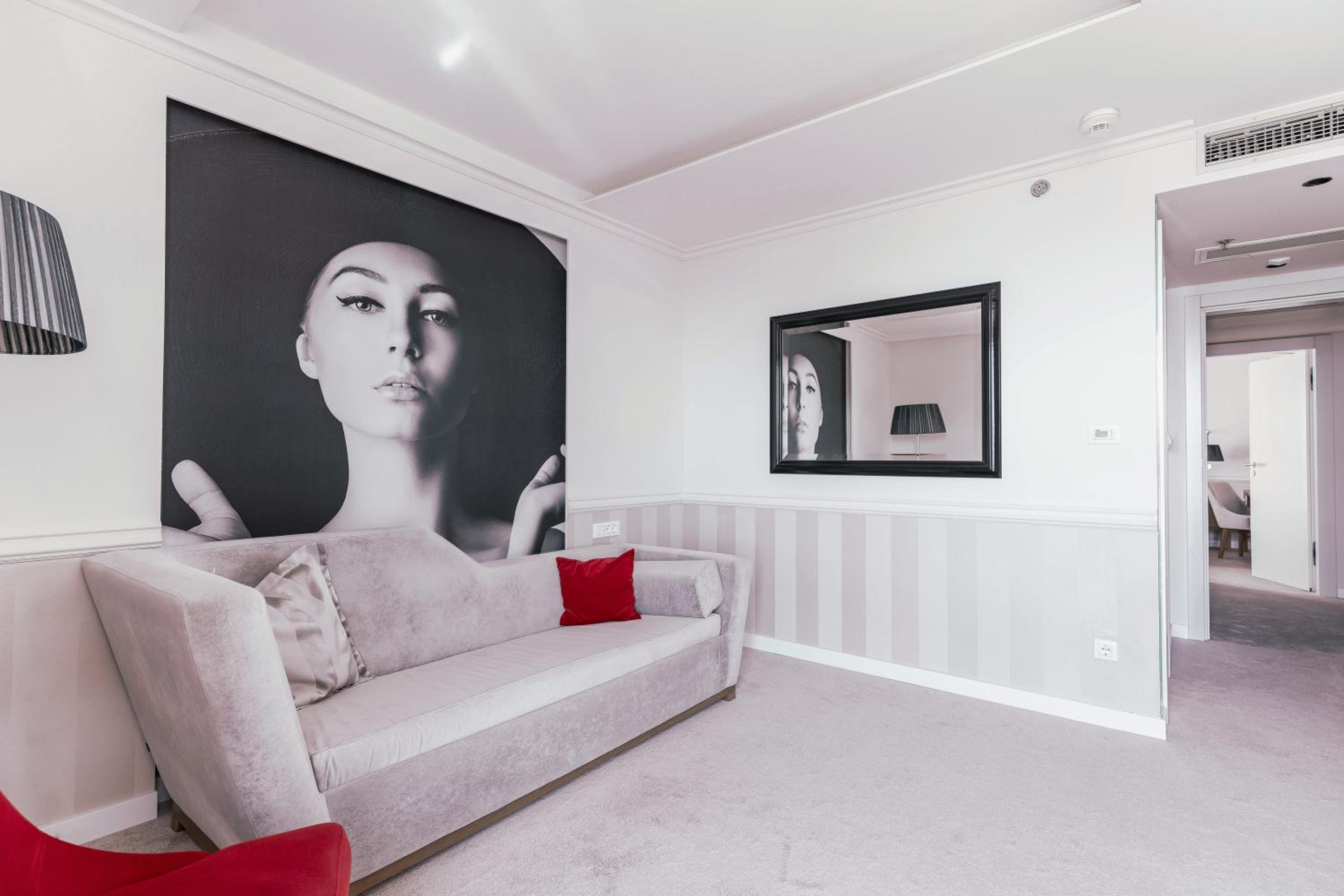 Deluxe Suite with Sea View