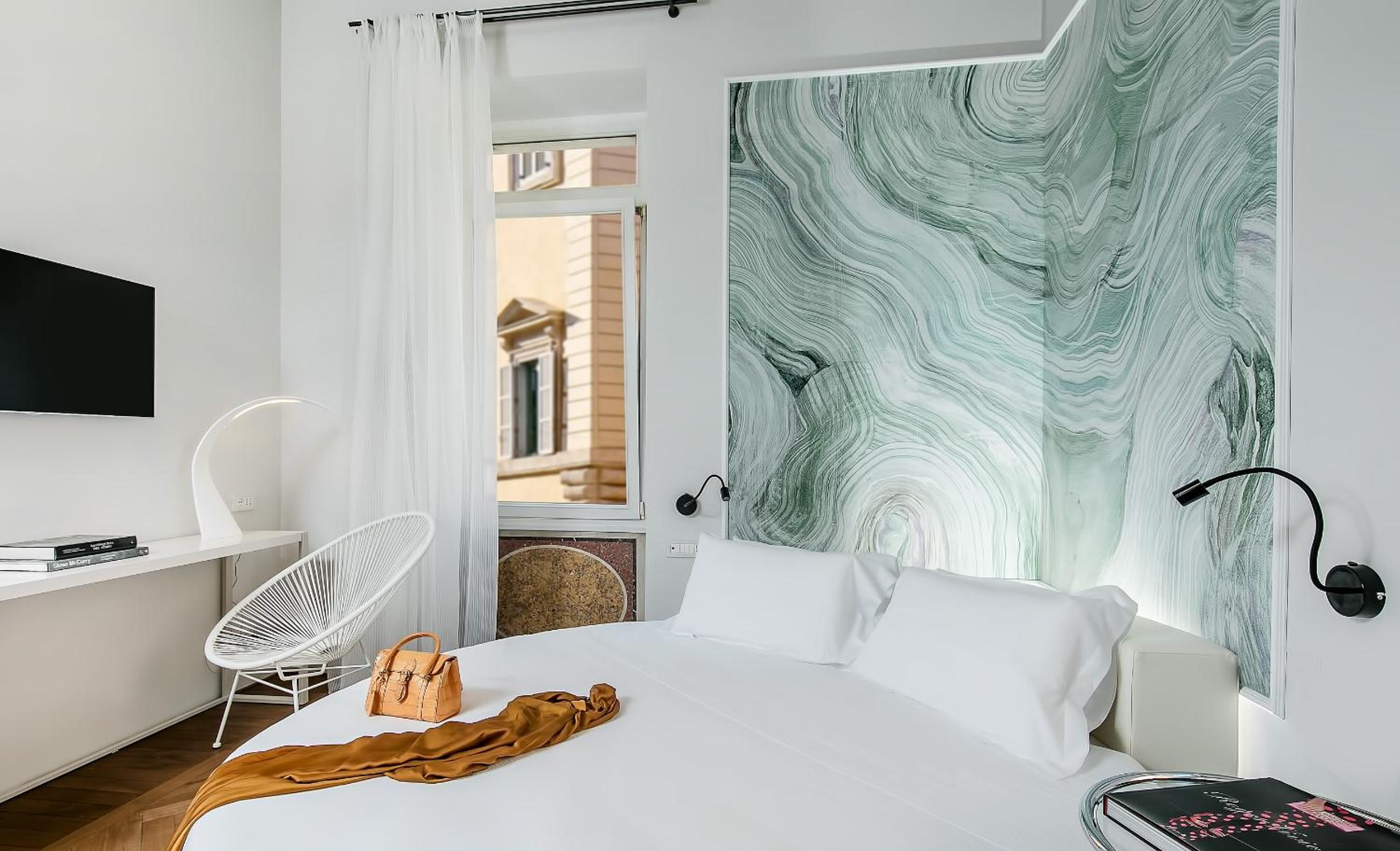 Deluxe Double or Twin Room thumbnail 5