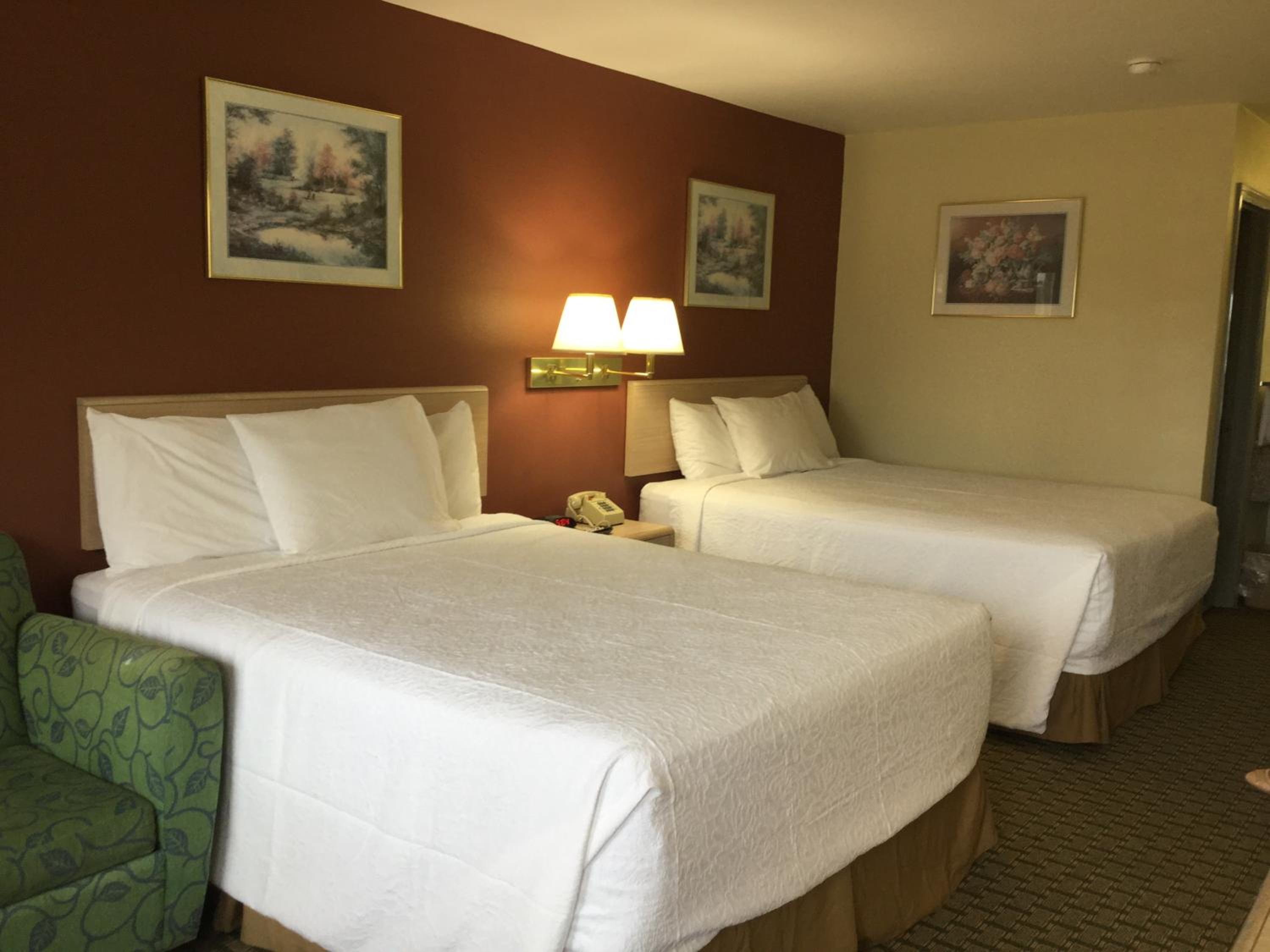 Queen Room with Two Queen Beds - Non-Smoking - Photo 1