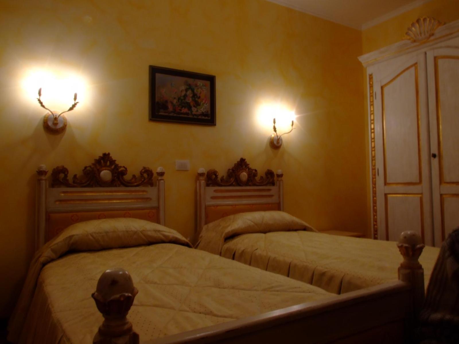 Double or Twin Room with Balcony - Photo 33