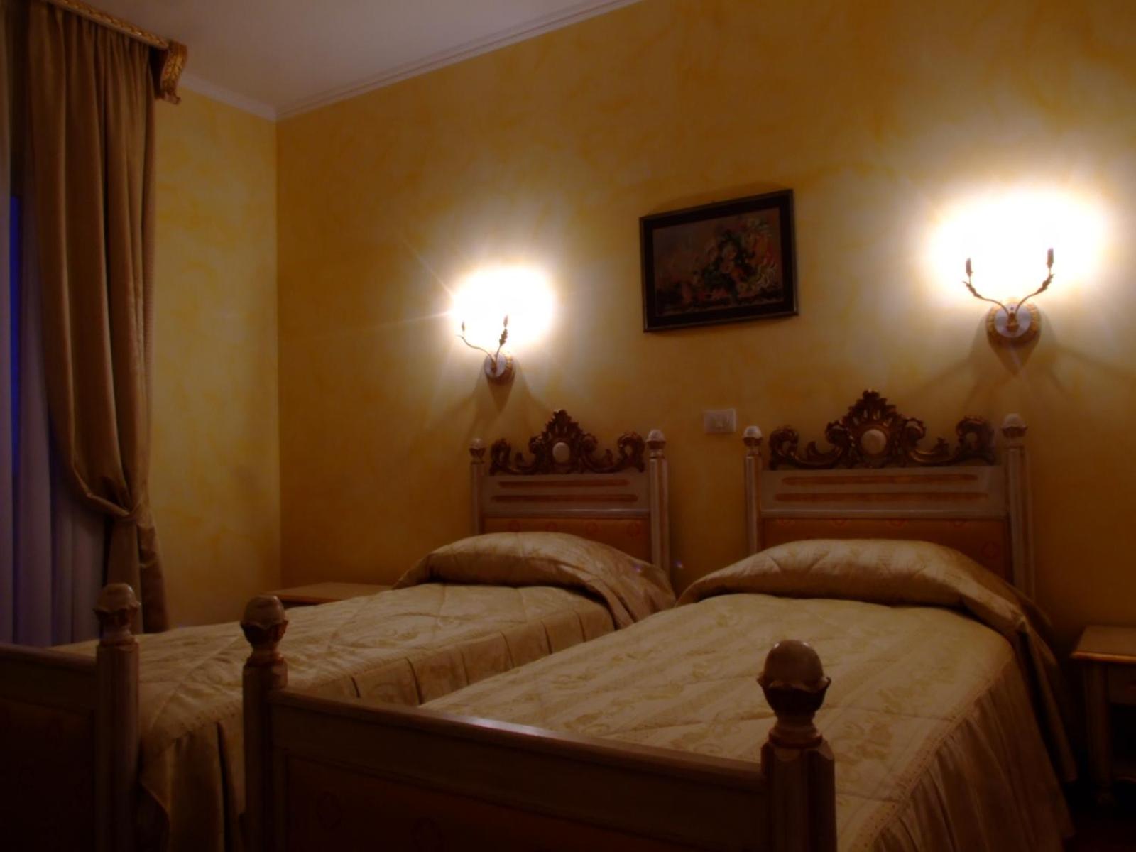 Double or Twin Room with Balcony - Photo 34