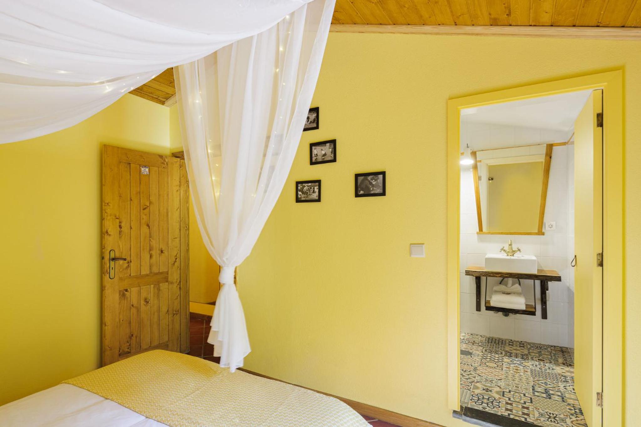 Budget Double Room photo 3