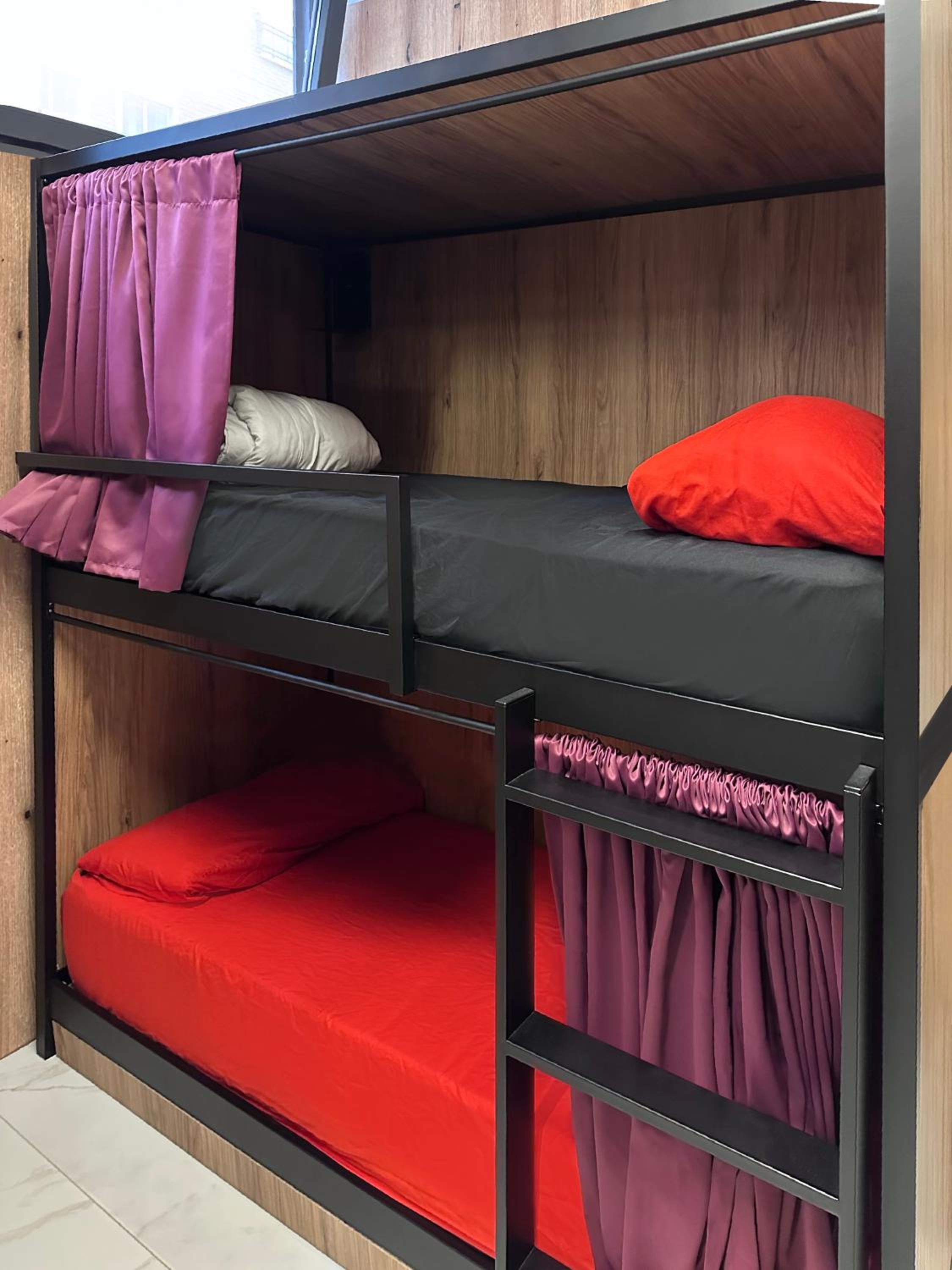 8-Bed Mixed Dormitory Room photo 3