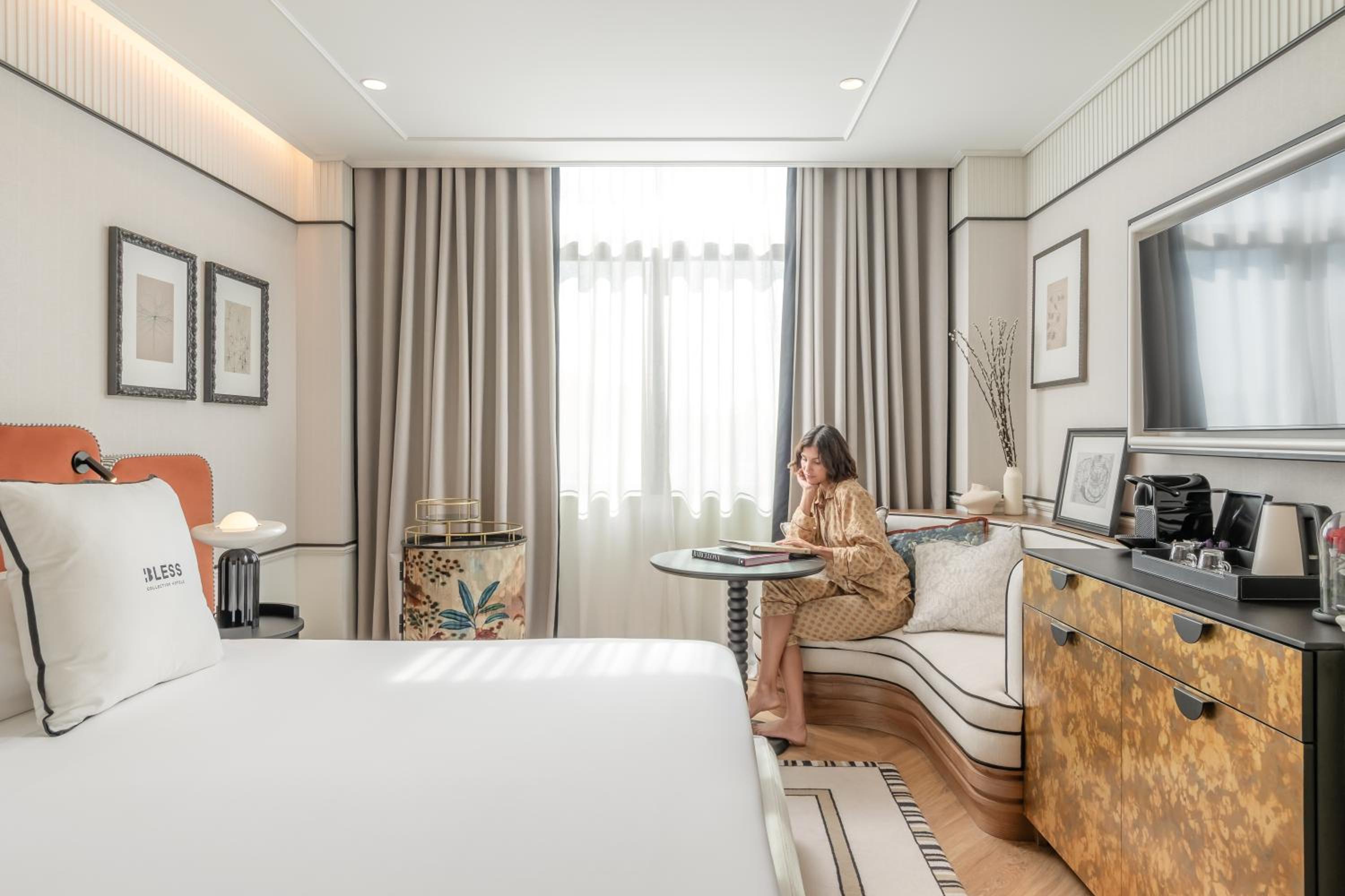 Deluxe Room with Terrace and City View photo 2