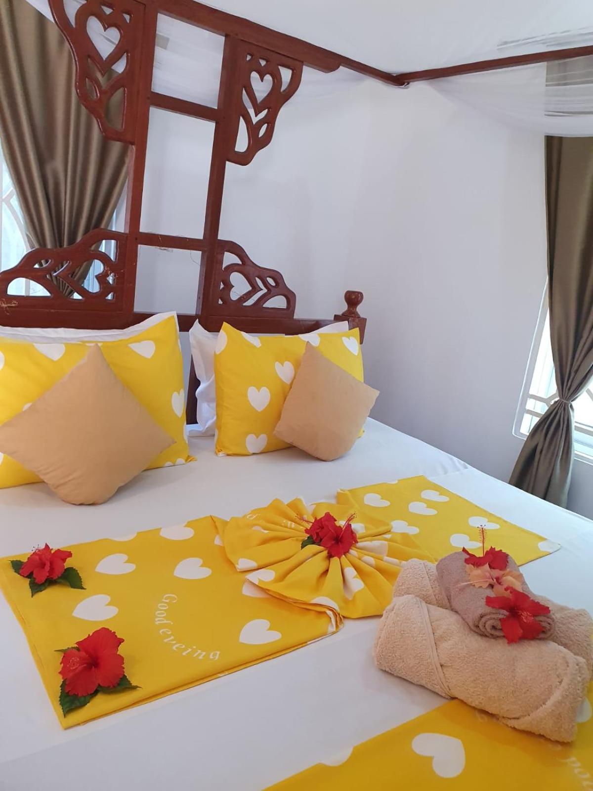 Double Room with Shared Bathroom photo 2