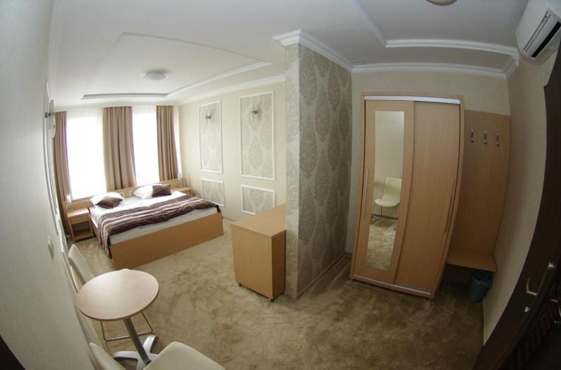 Double or Twin Room - Photo 4