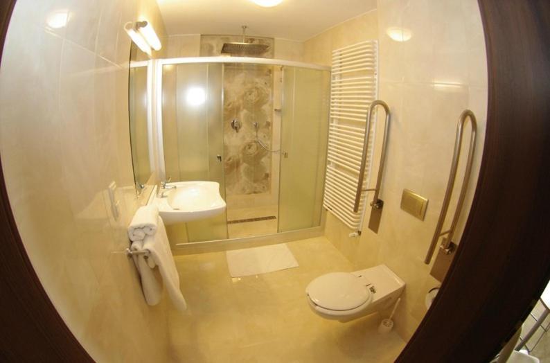 Double or Twin Room - Photo 3