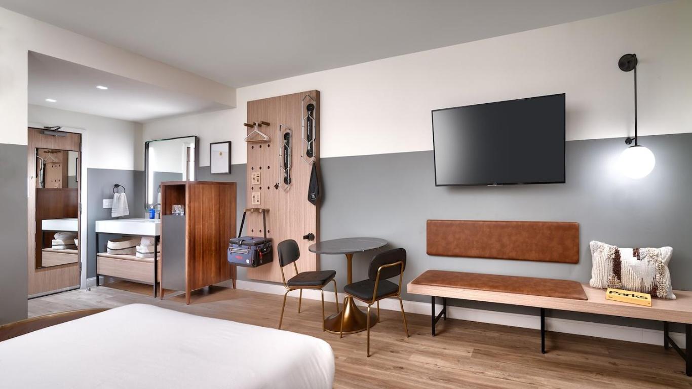 Quadruple Room with Mountain View