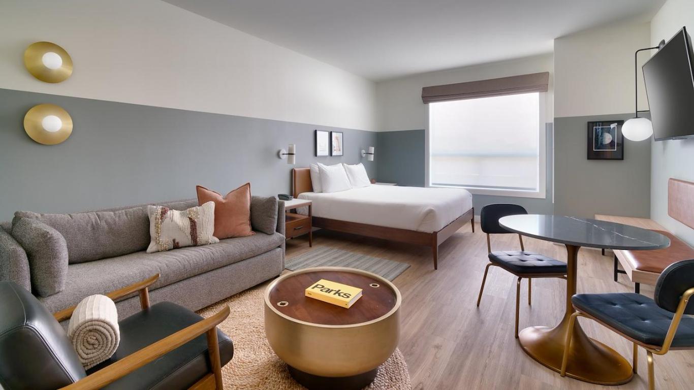 King Room with Mountain View - Photo 3