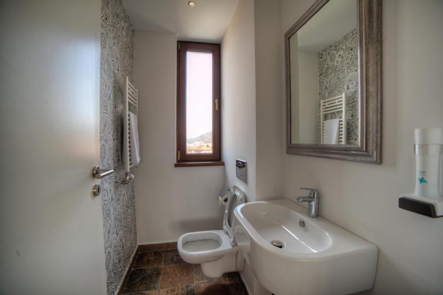One-Bedroom Apartment - Photo 112