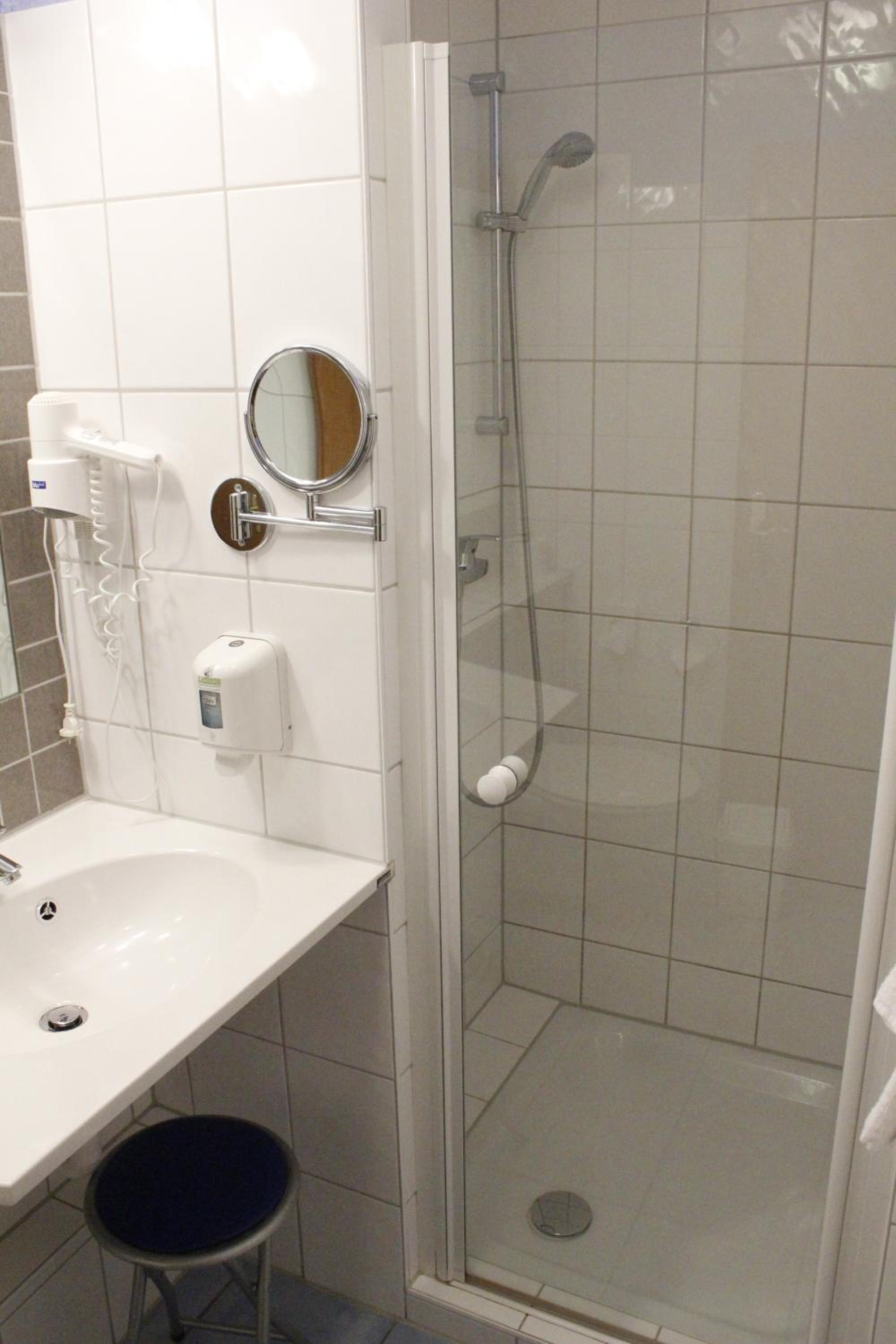 Double Room - Photo 6