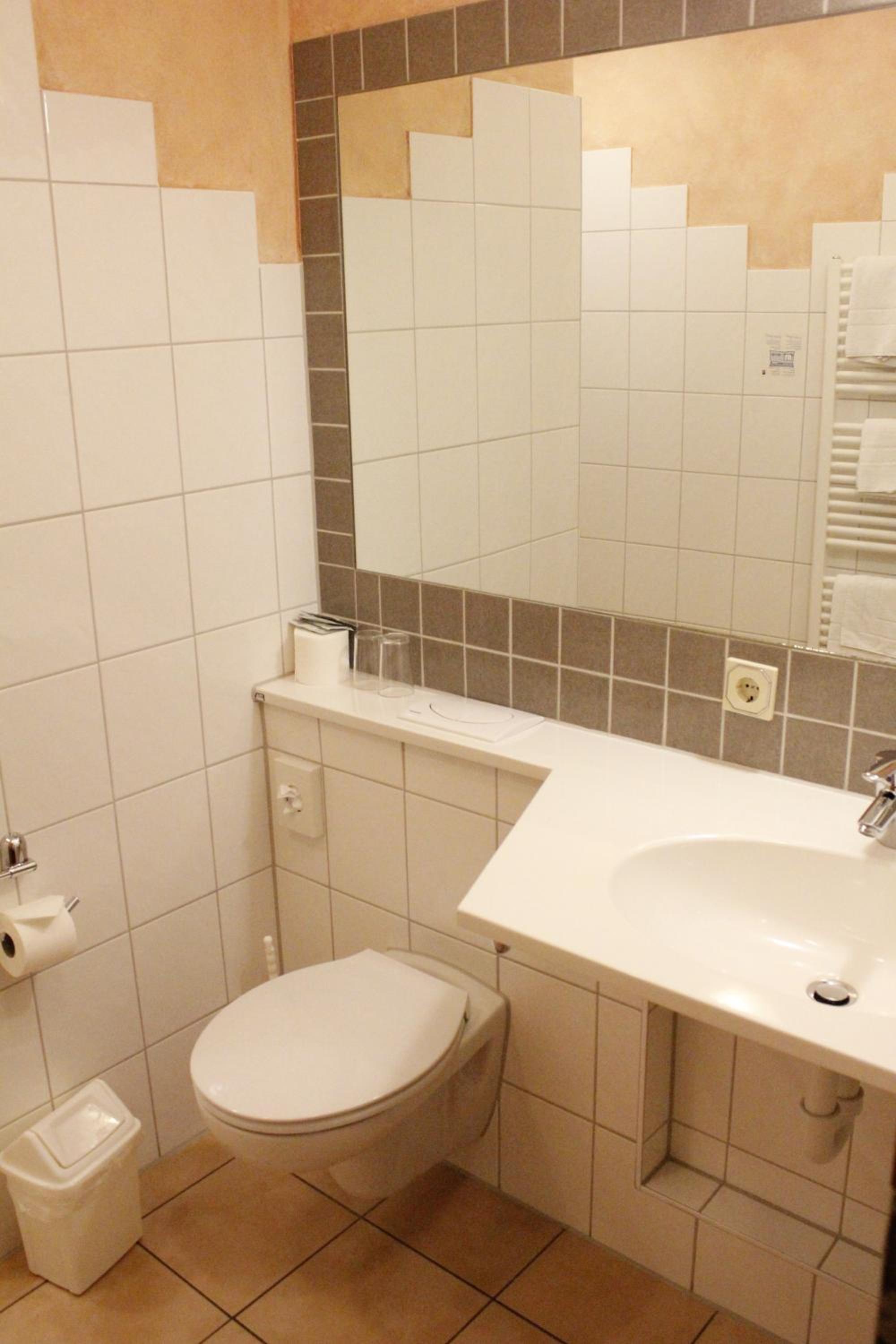 Double Room - Photo 8