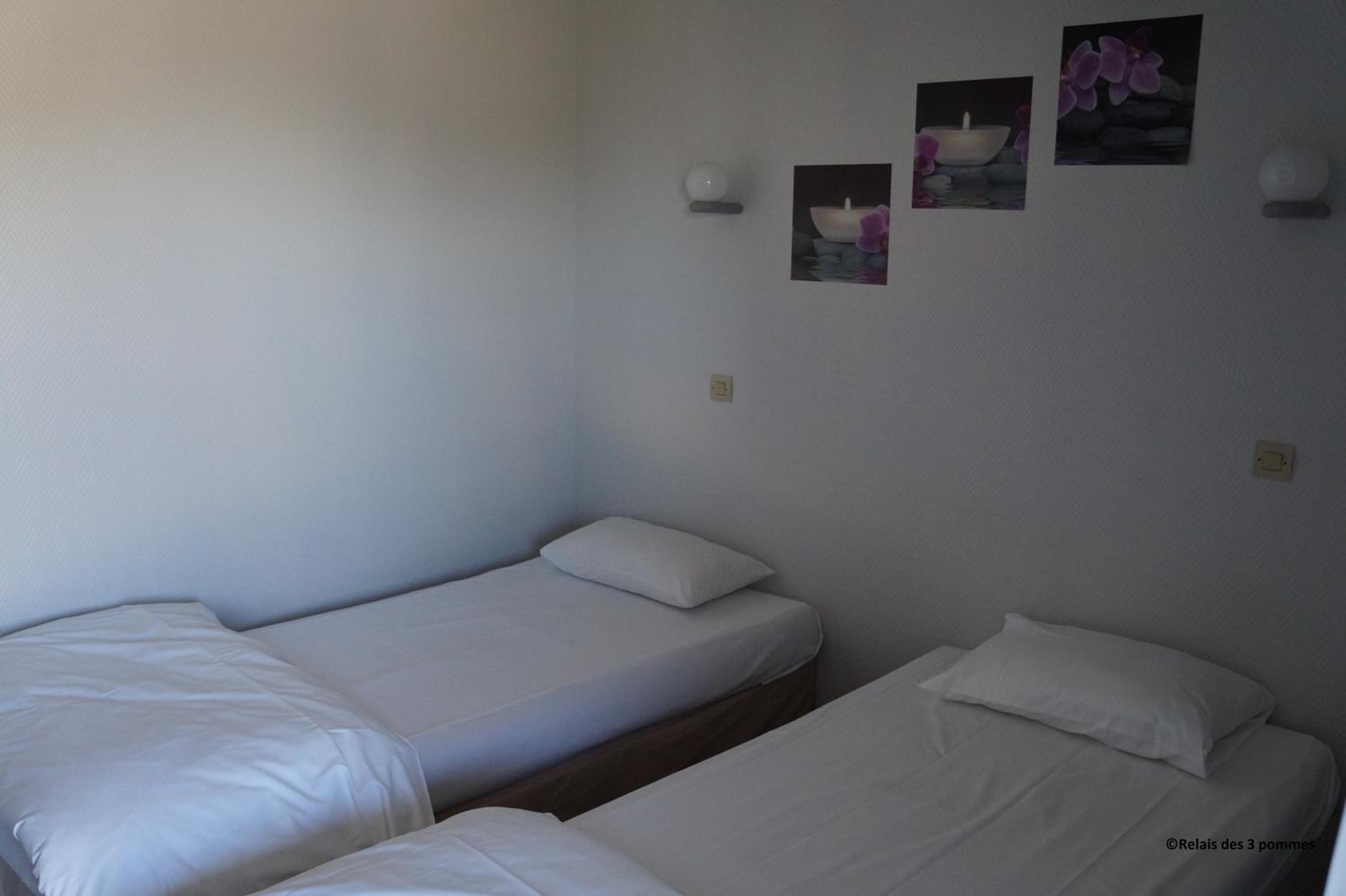 Twin Room With Walk-In Shower