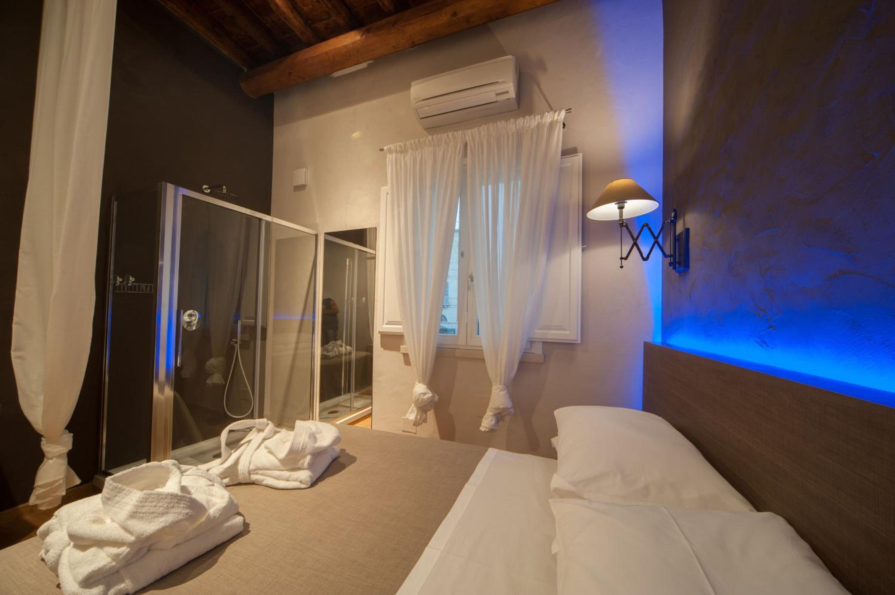 Standard Double Room - Photo 5