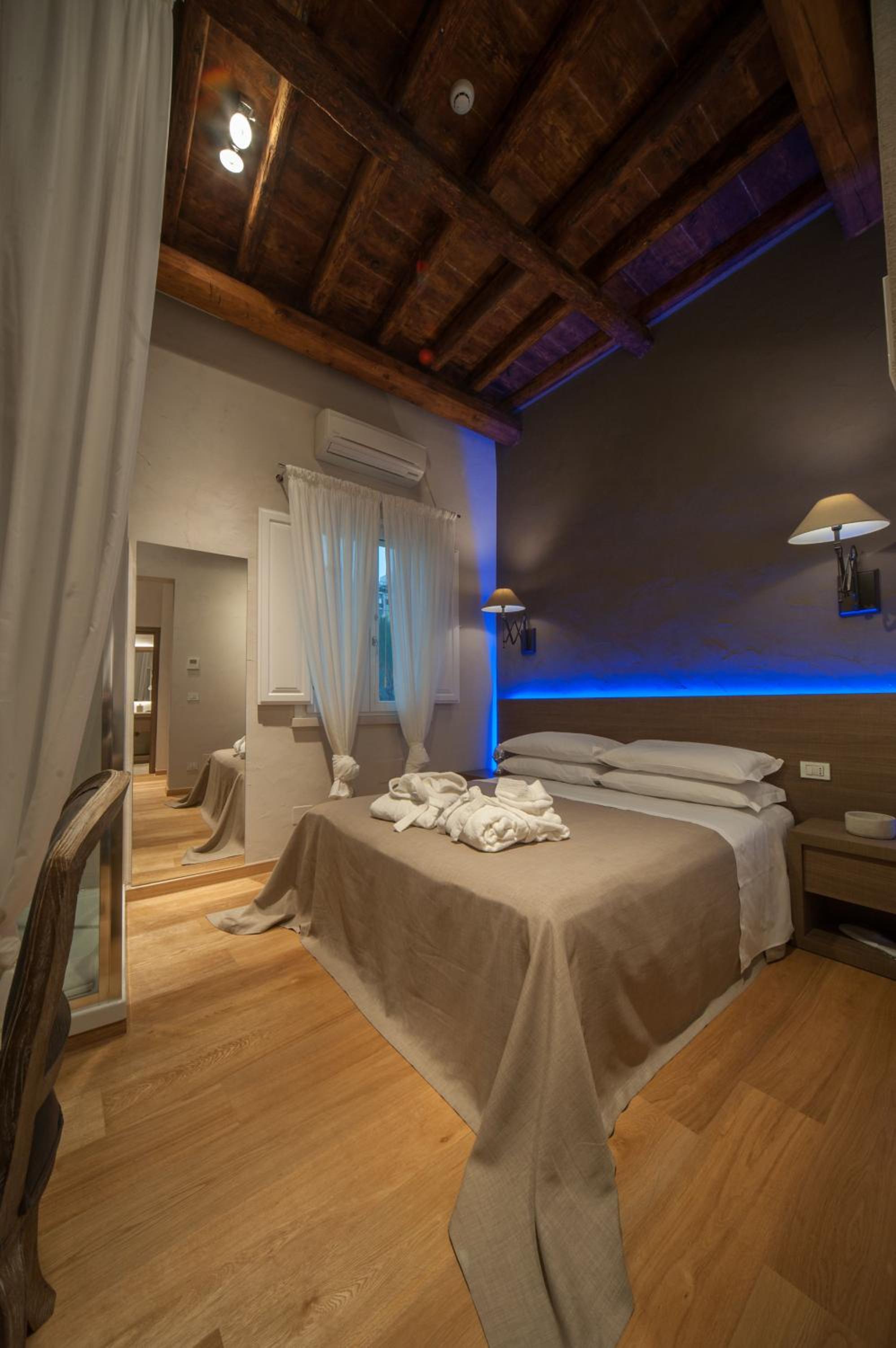 Standard Double Room - Photo 3