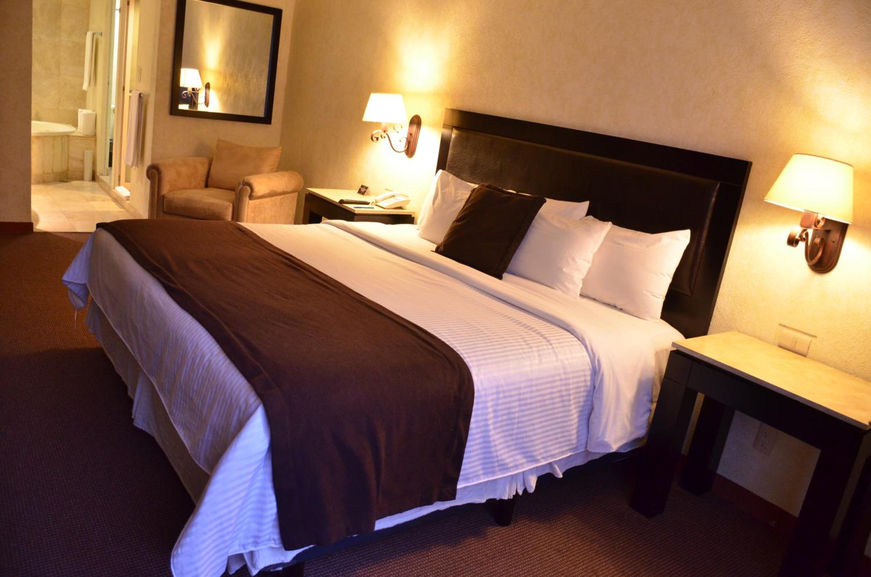 Standard King Room photo 1