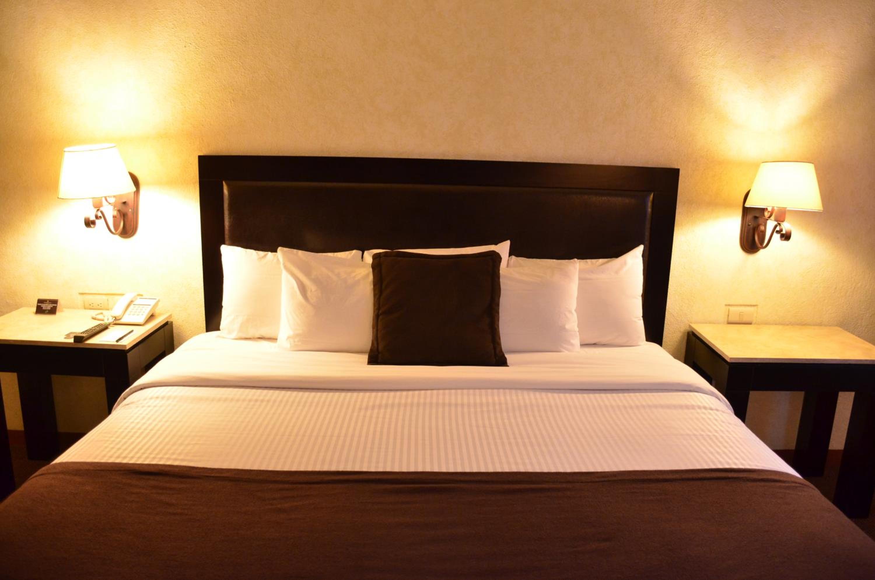 Standard King Room photo 2