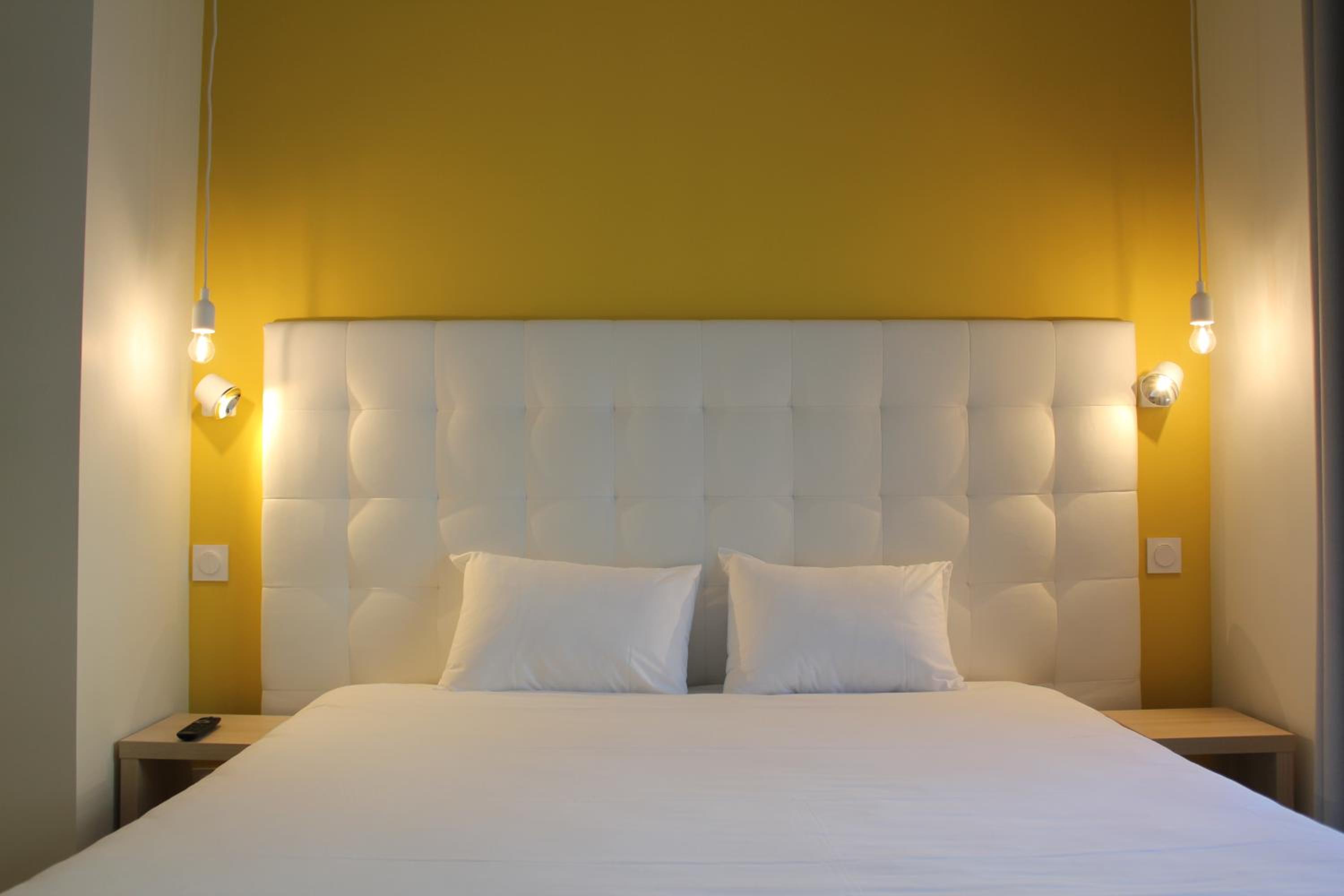Standard Double Room - Photo 8