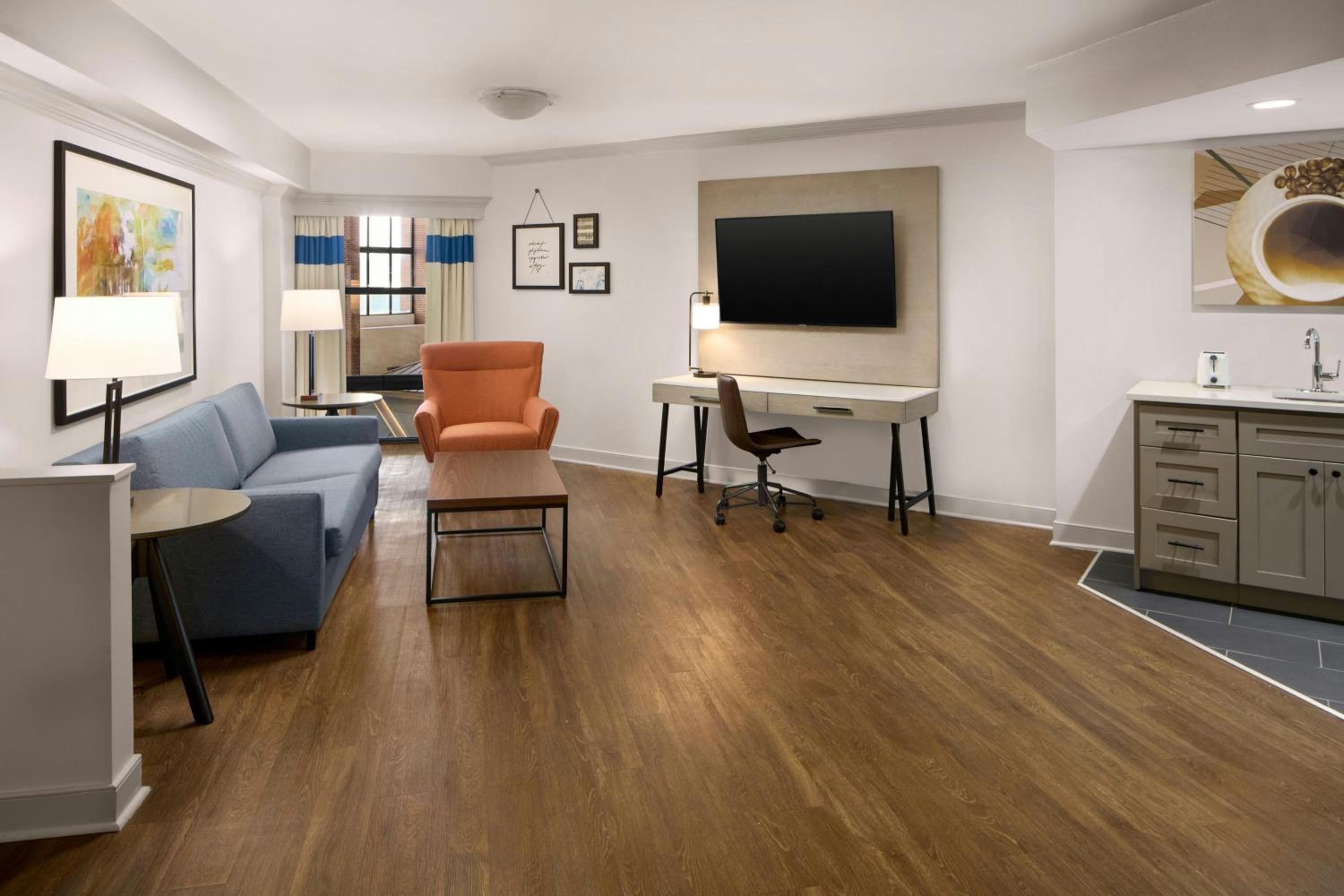 Suite, Bedroom 1: 1 King, Bedroom 2: 1 King photo 2