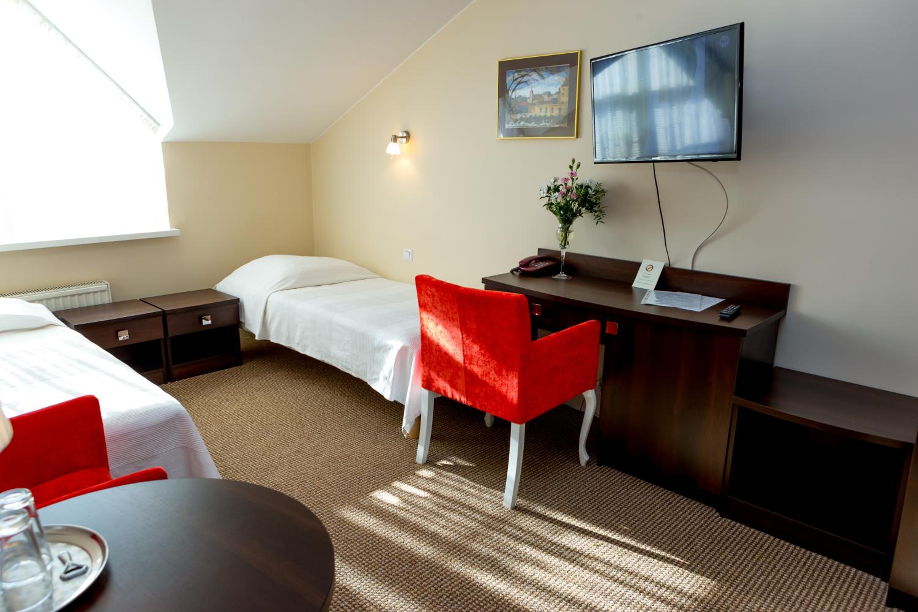 Economy Twin Room - Photo 1