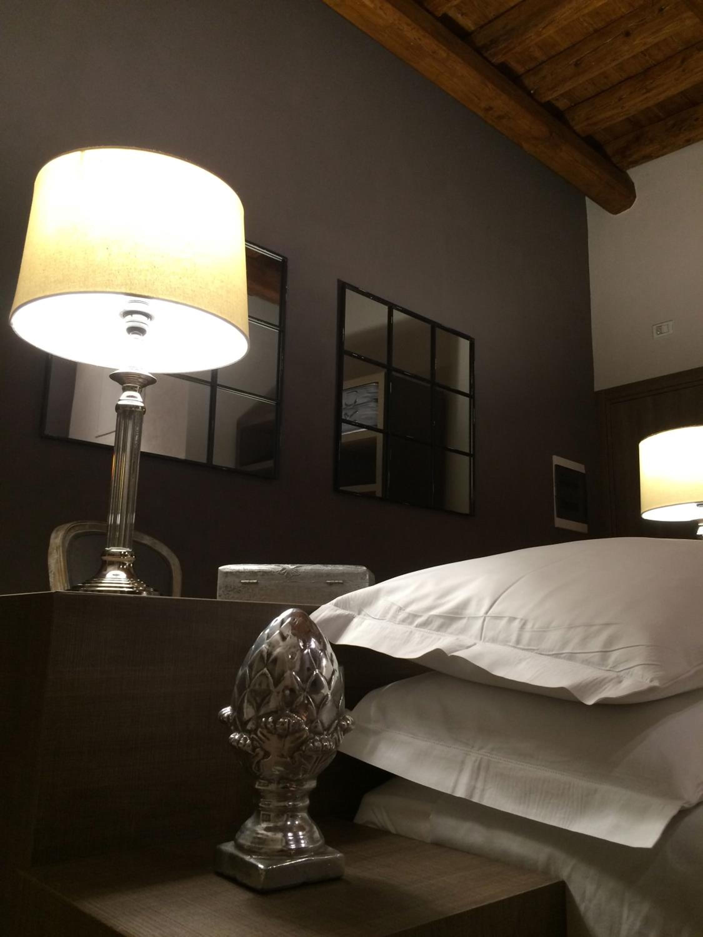 Deluxe Double Room with Balcony - Photo 26