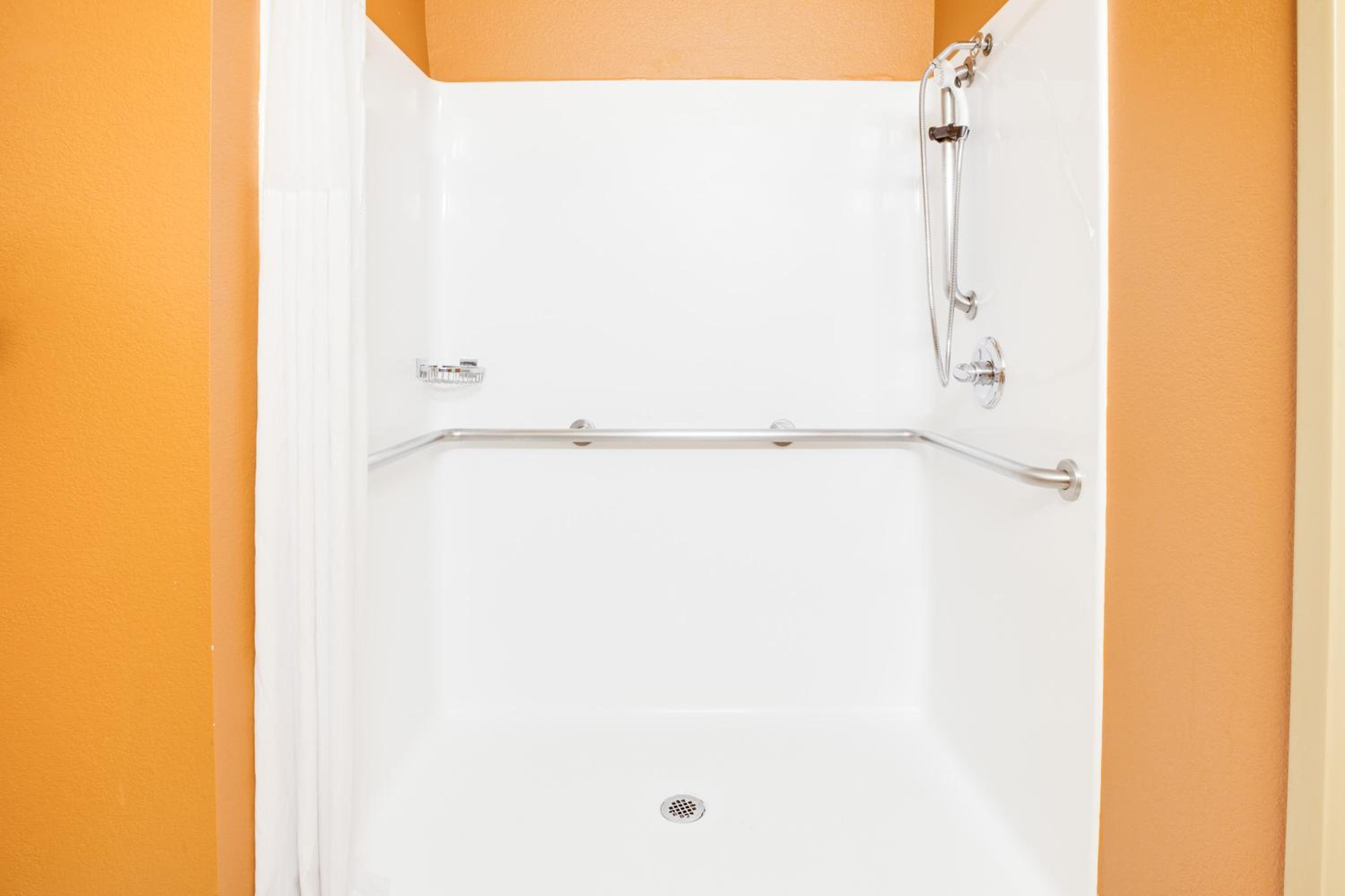 King Room with Roll-In Shower - Mobility/Hearing Accessible - Non-Smoking - Photo 2