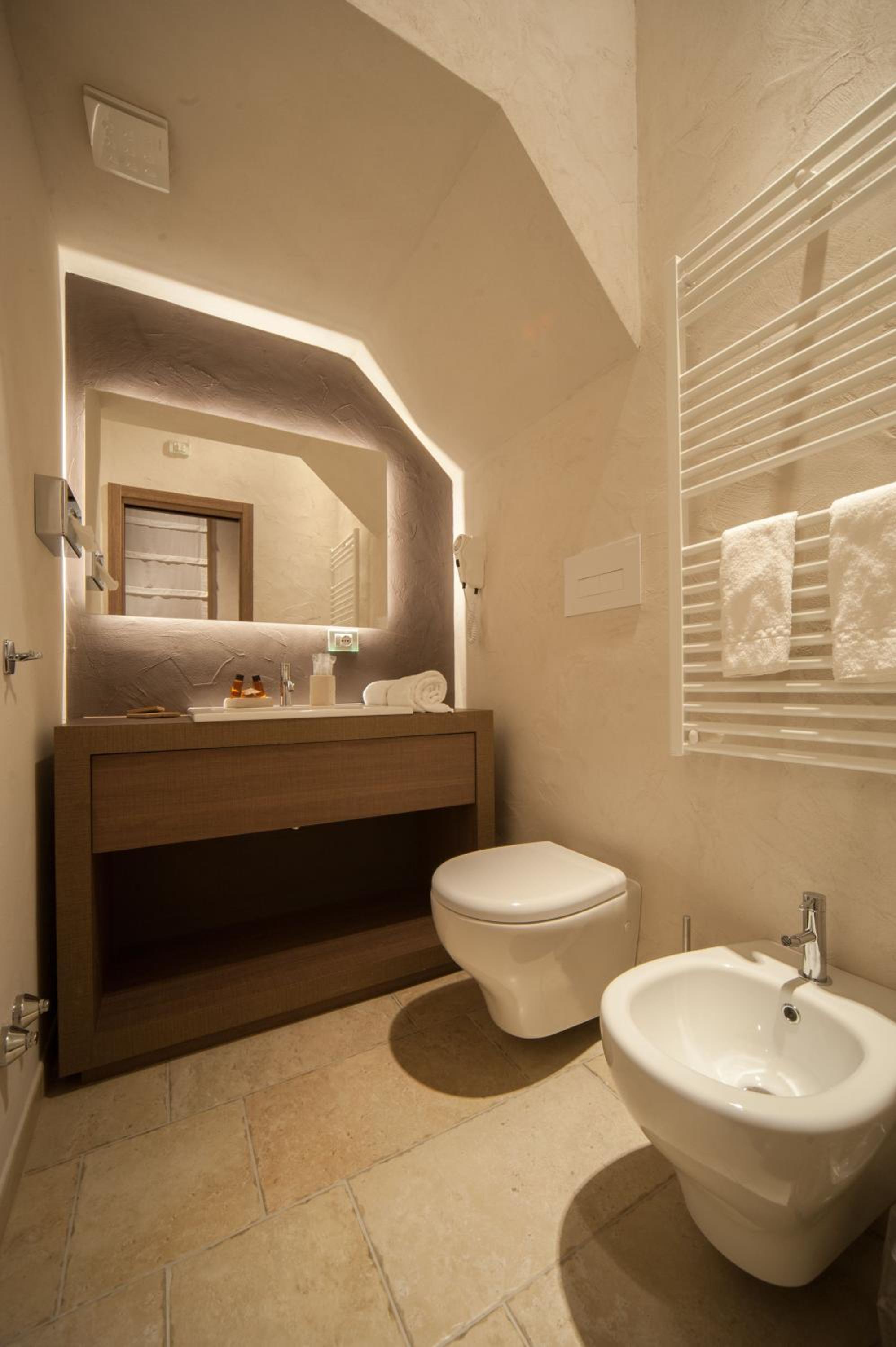 Suite with City View - Photo 6